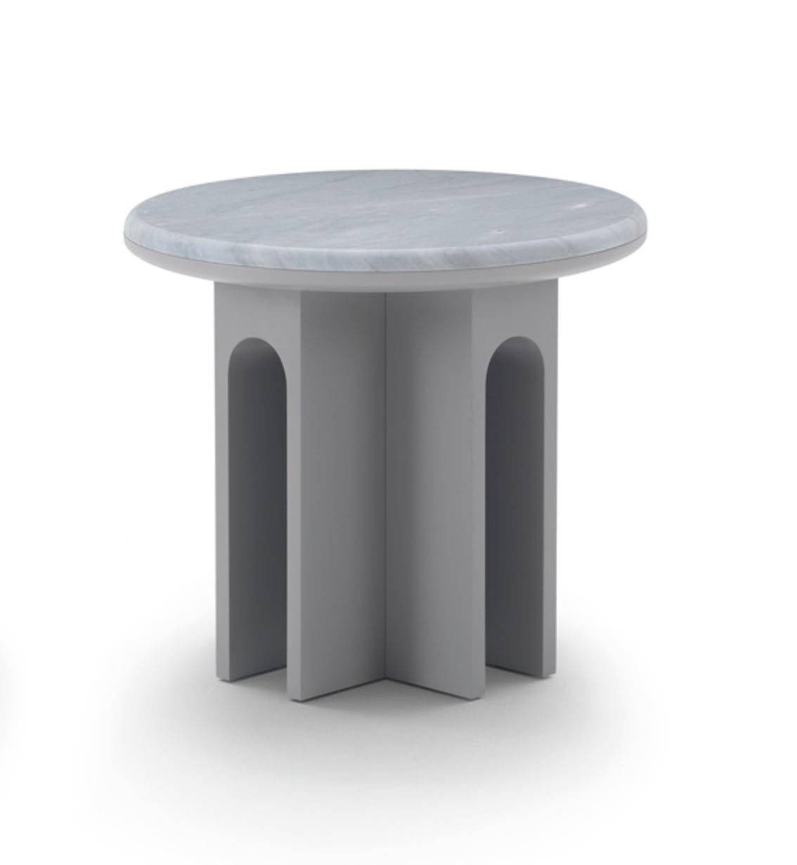 Table d'appoint 'Arcolor' 50 de Jaime Hayon en gris et plateau en marbre Bardiglio pour Arflex. Nouvelle production.

Des petites tables conçues autour de la géométrie classique de l'arc, utilisant dès le début l'utilisation disciplinée de l'arc