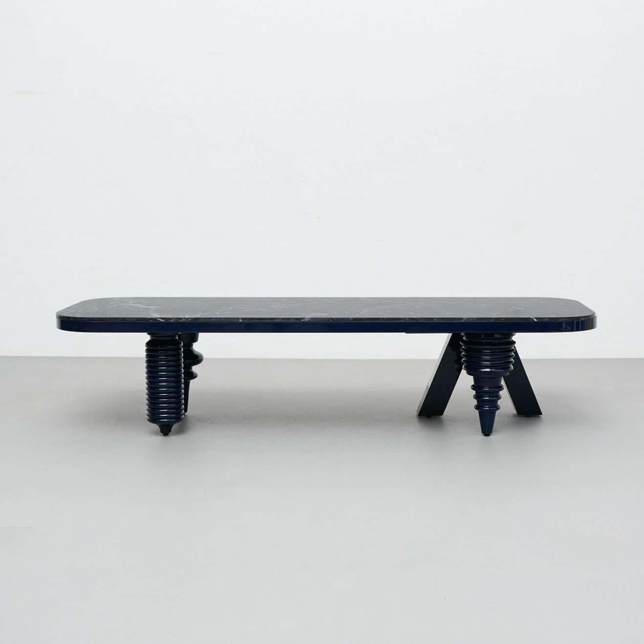 Jaime Hayon Mehrbein-Tisch aus schwarzem und blauem Marmor von Bd Barcelona (Spanisch) im Angebot