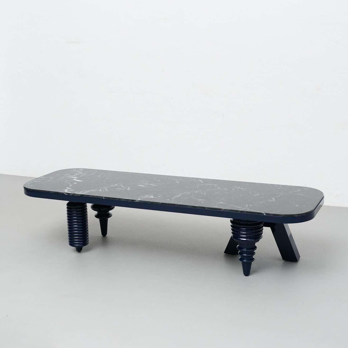 Jaime Hayon Mehrbein-Tisch aus schwarzem und blauem Marmor von Bd Barcelona (21. Jahrhundert und zeitgenössisch) im Angebot