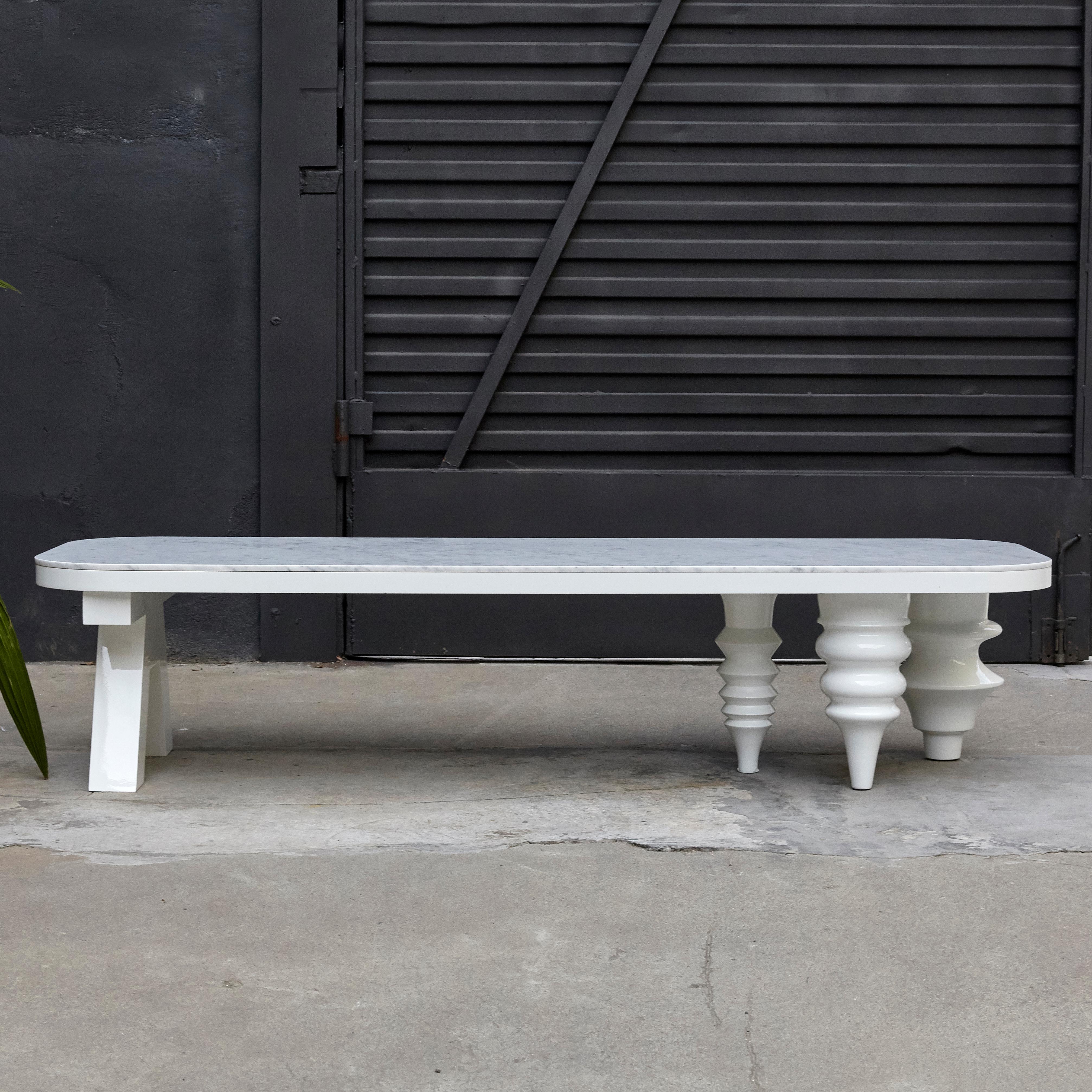 Jaime Hayon Mehrbein-Tisch aus schwarzem und weißem Marmor von BD Barcelona (Moderne) im Angebot