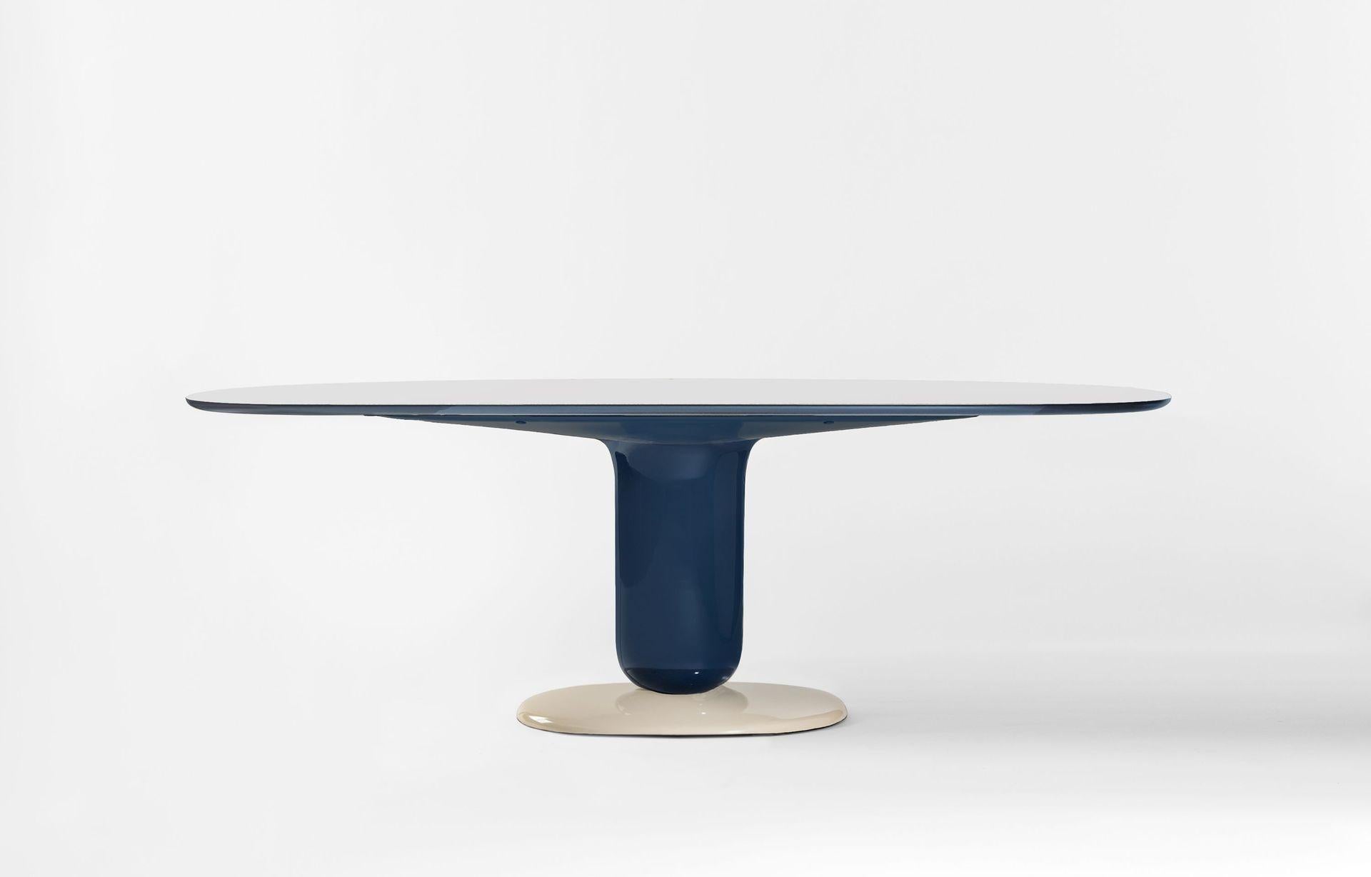 Der von Jaime Hayon im Jahr 2021 entworfene Tisch ergänzt die Explorer-Kollektion, die 2019 eingeführt wurde.
Hergestellt von BD Barcelona in Spanien.

Als Fortsetzung der verspielten Explorer Tischserie und in Anlehnung an ihre elegante Schönheit