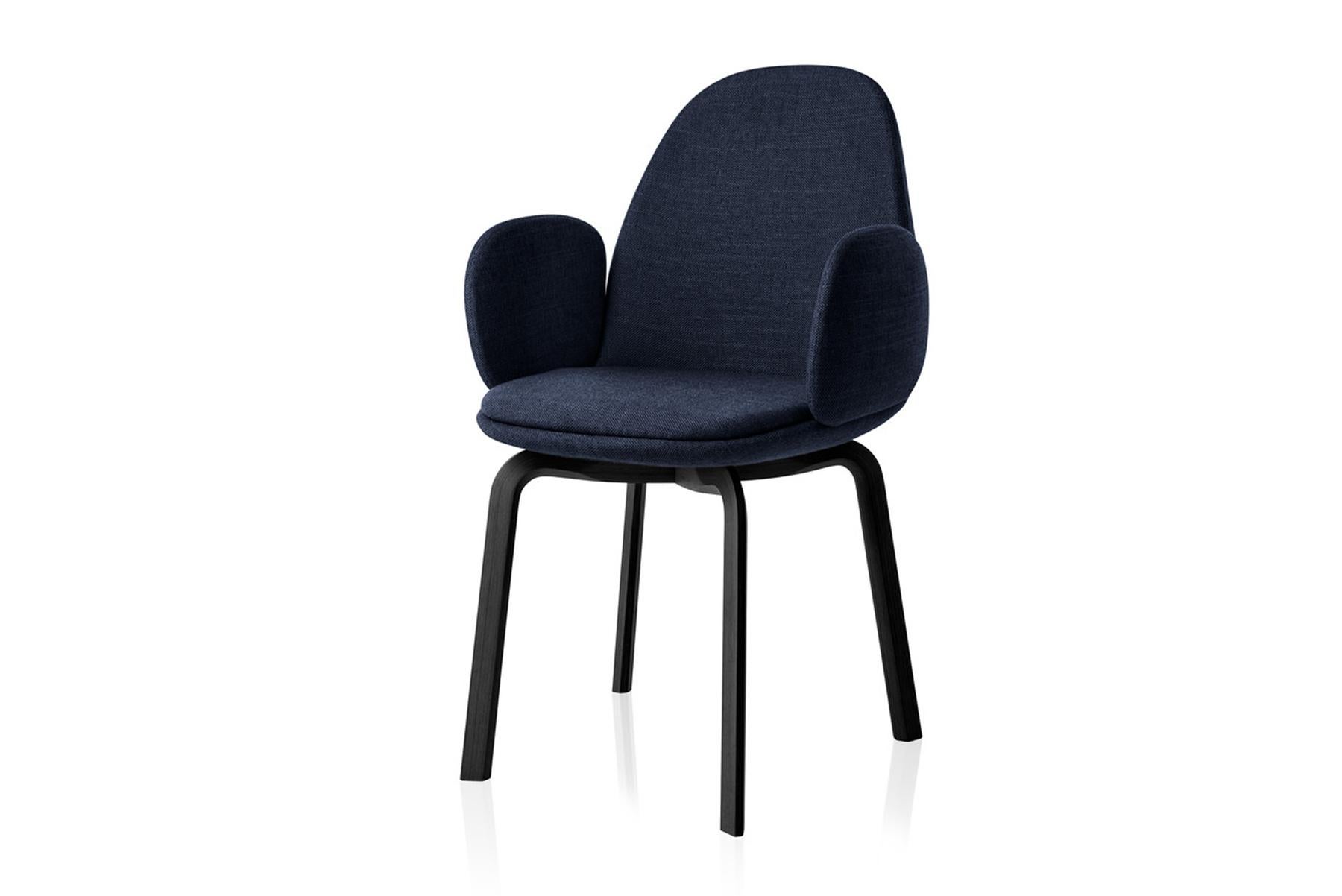 Sammen is a soft and comfortable chair designed by Jaime Hayon. Sammen is instantly likable because it is an honest, modern and simple a comfortable seat that makes you feel relaxed and free to share your thoughts with everyone around the dining