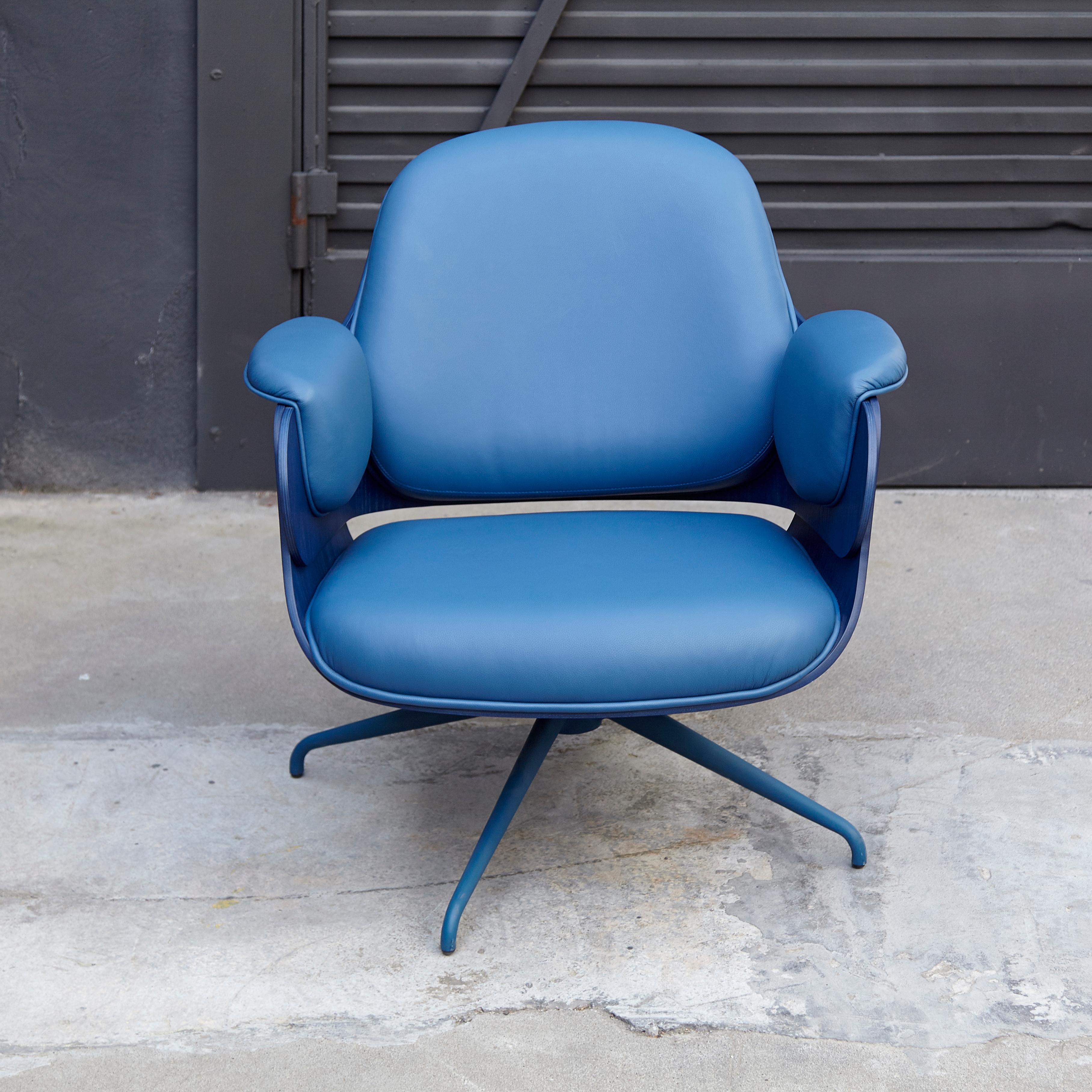 Armchair structure base in cast aluminium.

Structure base in tubular steel and painted. Seat, backrest are in plywood with exteriors in Blue effect, and blue upholstery.
 
Has some wear consistent of age and use.