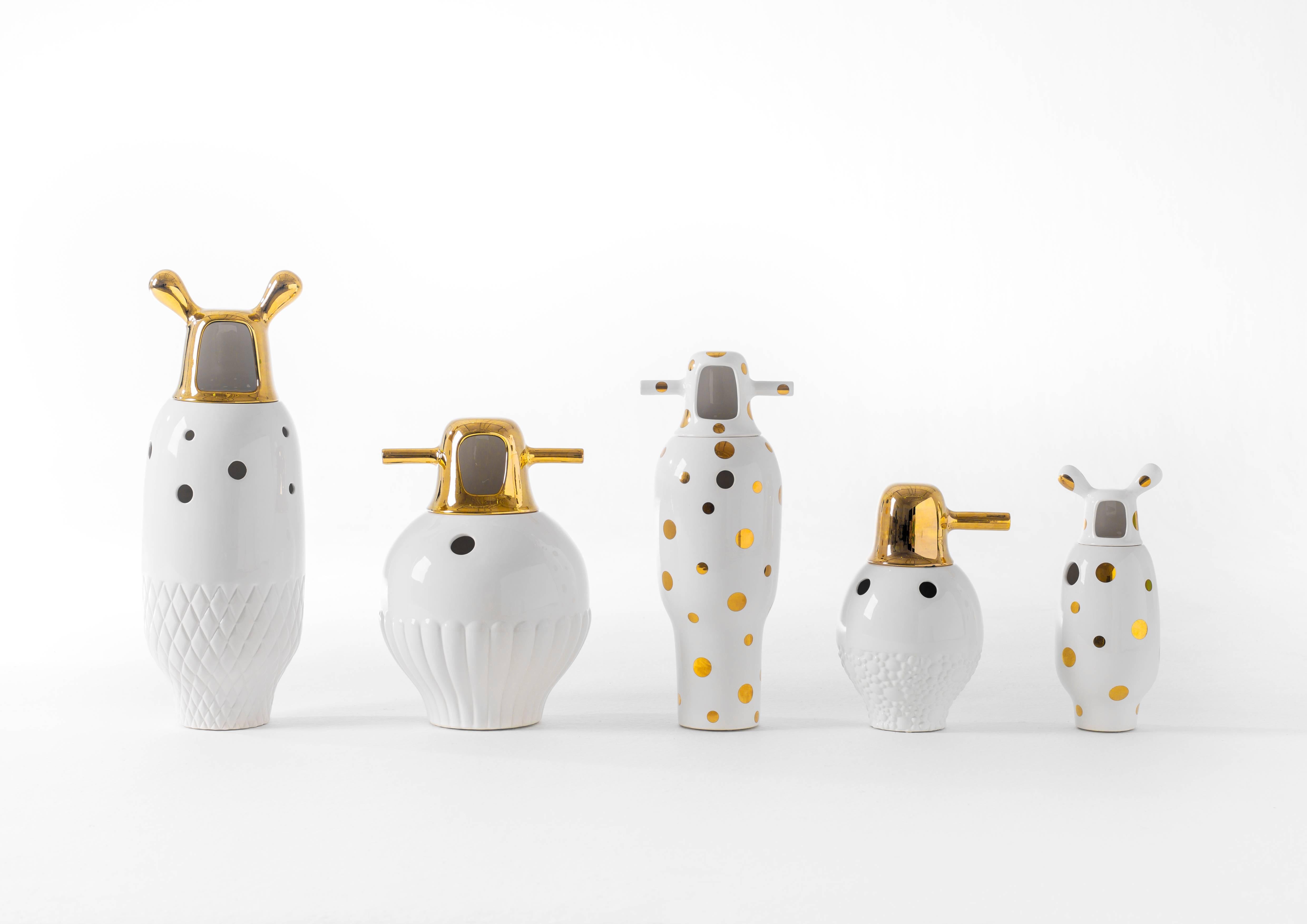 Contemporary showtime 10 vase number 3 by Jaime Hayon.
Manufactured by BD Barcelona (Spain).

Made up of two pieces in glazed stoneware, with a white finish and 24-carat gold-plated decorations.

Measures: Height 42 cm x diameter 27 cm.