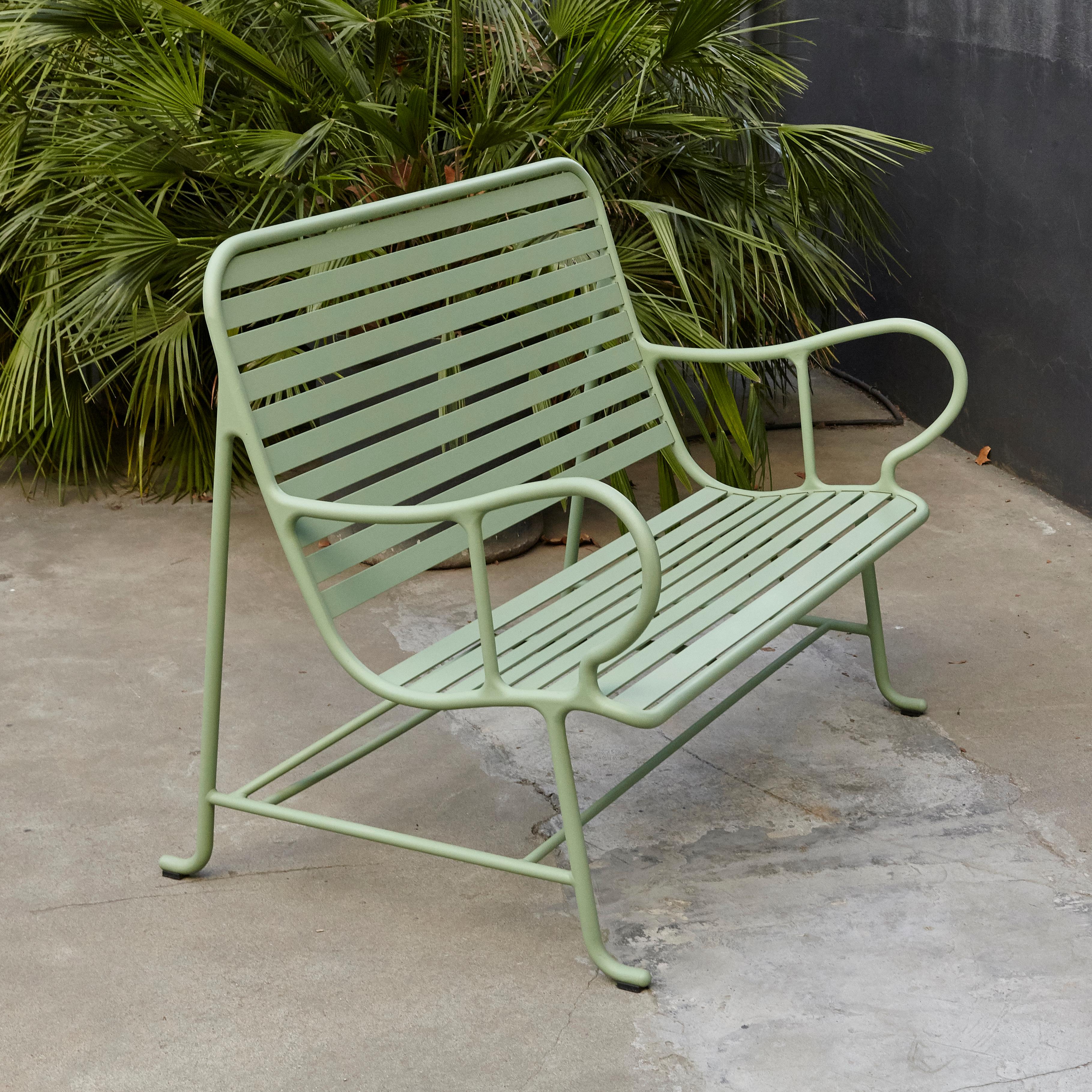 The Gardenias collection is the second largest collection by Jaime Hayon for BD.
Structure made of cast and extruded aluminium painted.

In good condition, preserving a beautiful patina with minor wear consistent of age and use.



  