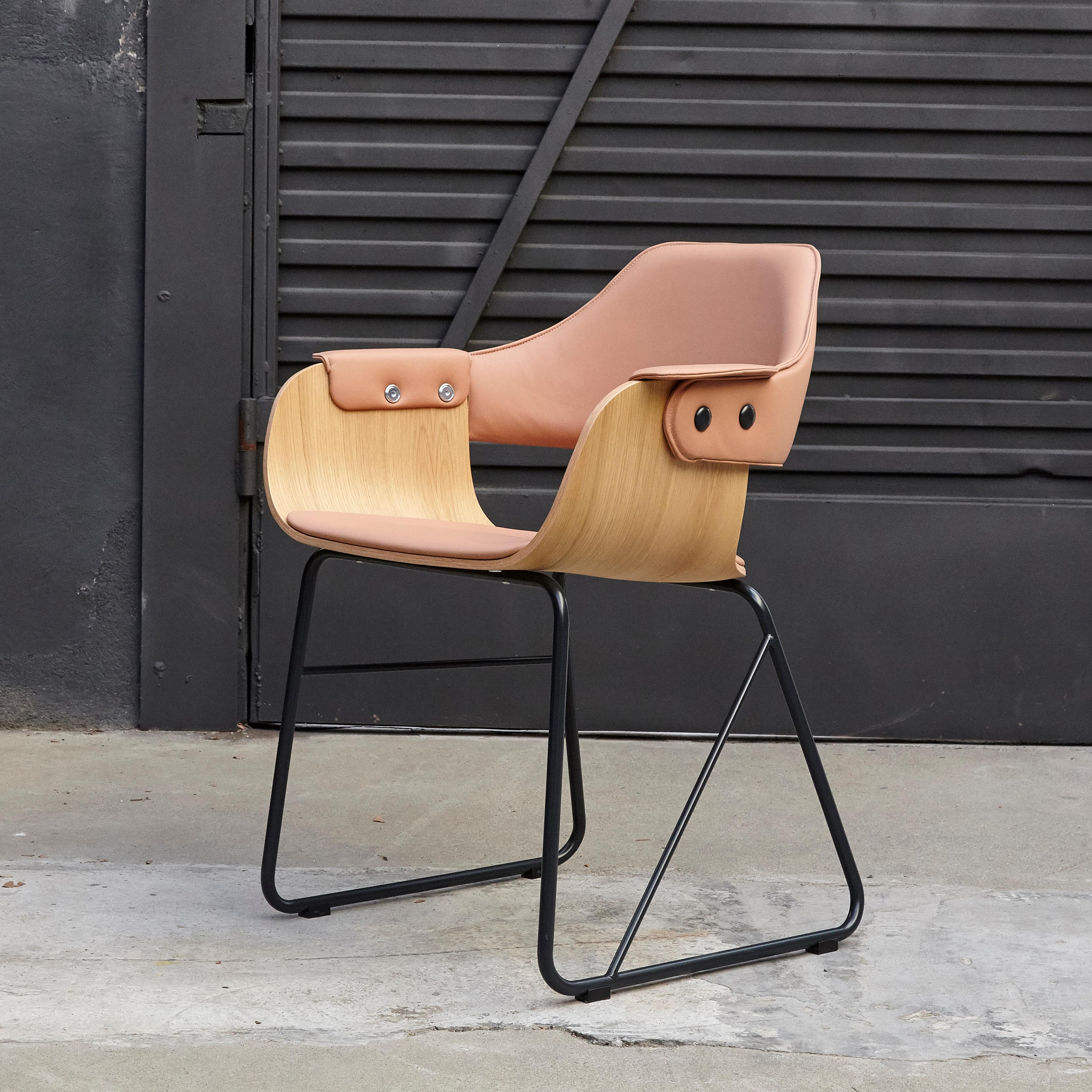 Design by Jaime Hayon, 2007
Manufactured by BD Barcelona.

Leather upholstered interior seat and backrest, with arms cushion.
Measures: 52 x 55 x H.79 cm.

Painted metallic tubular steel structure. Seat and backrest in plywood.



 