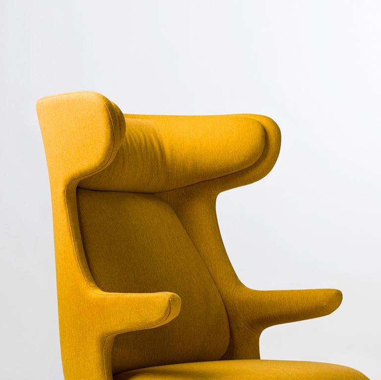 XXIe siècle et contemporain Fauteuil Dino contemporain en tissu jaune monocolore fait par Jaime Hayon en vente