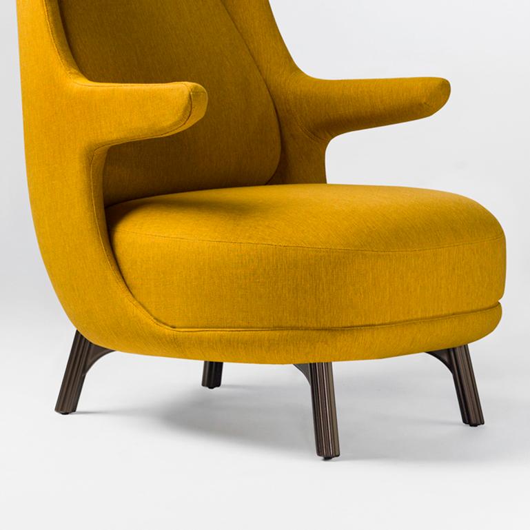 Aluminium Fauteuil Dino contemporain en tissu jaune monocolore fait par Jaime Hayon en vente