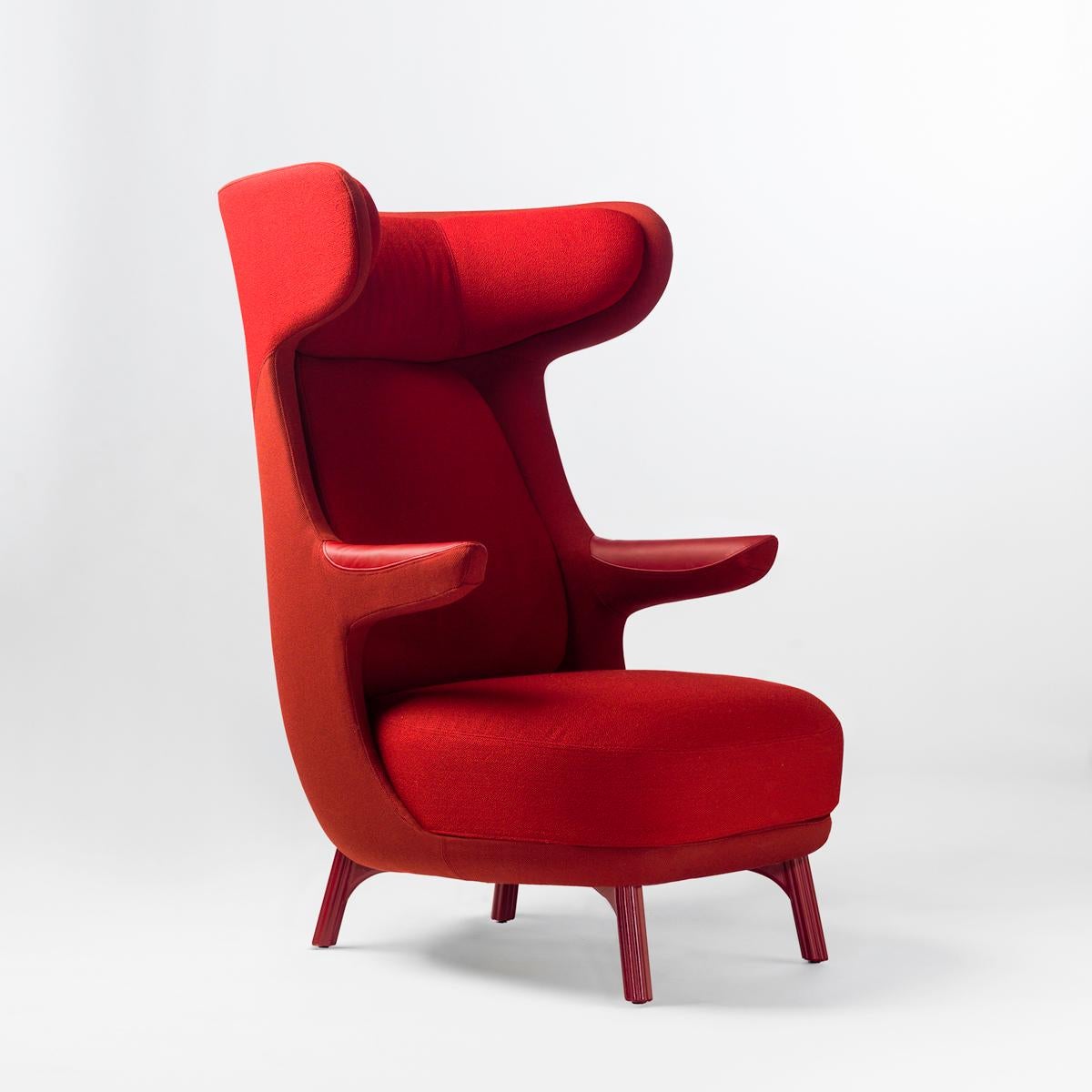 Espagnol Jaime Hayon, fauteuil contemporain Dino en tissu rouge monocolore rembourré de cuir en vente