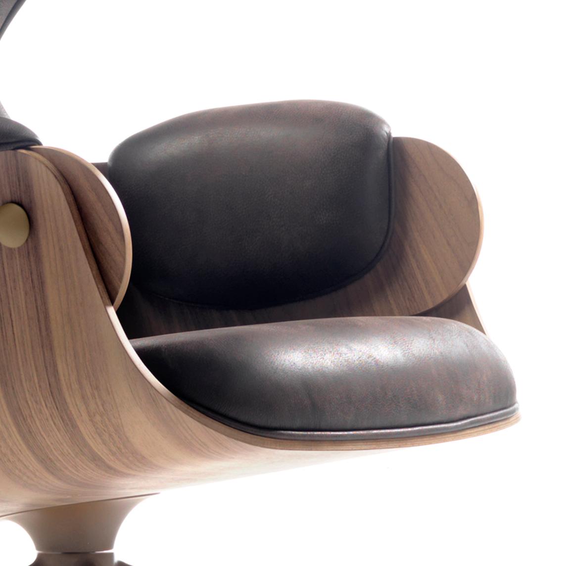 Jaime Hayon, Contemporary, Playwood Walnut Leather Upholstery Lounger Armchair  In New Condition For Sale In Barcelona, Barcelona