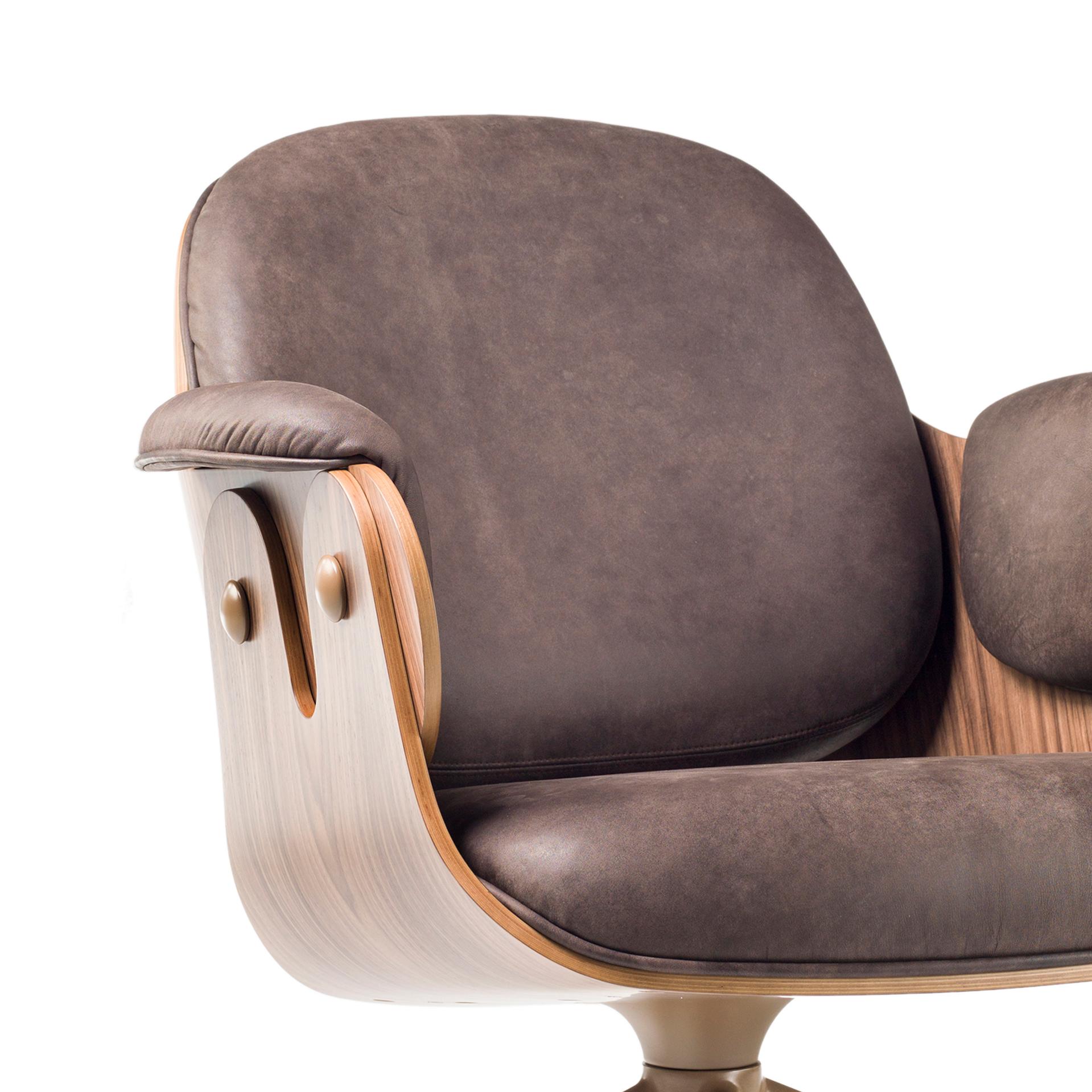 Jaime Hayon, Contemporary, Plywood Walnut Leather Low Lounger Armchair In New Condition For Sale In Barcelona, Barcelona