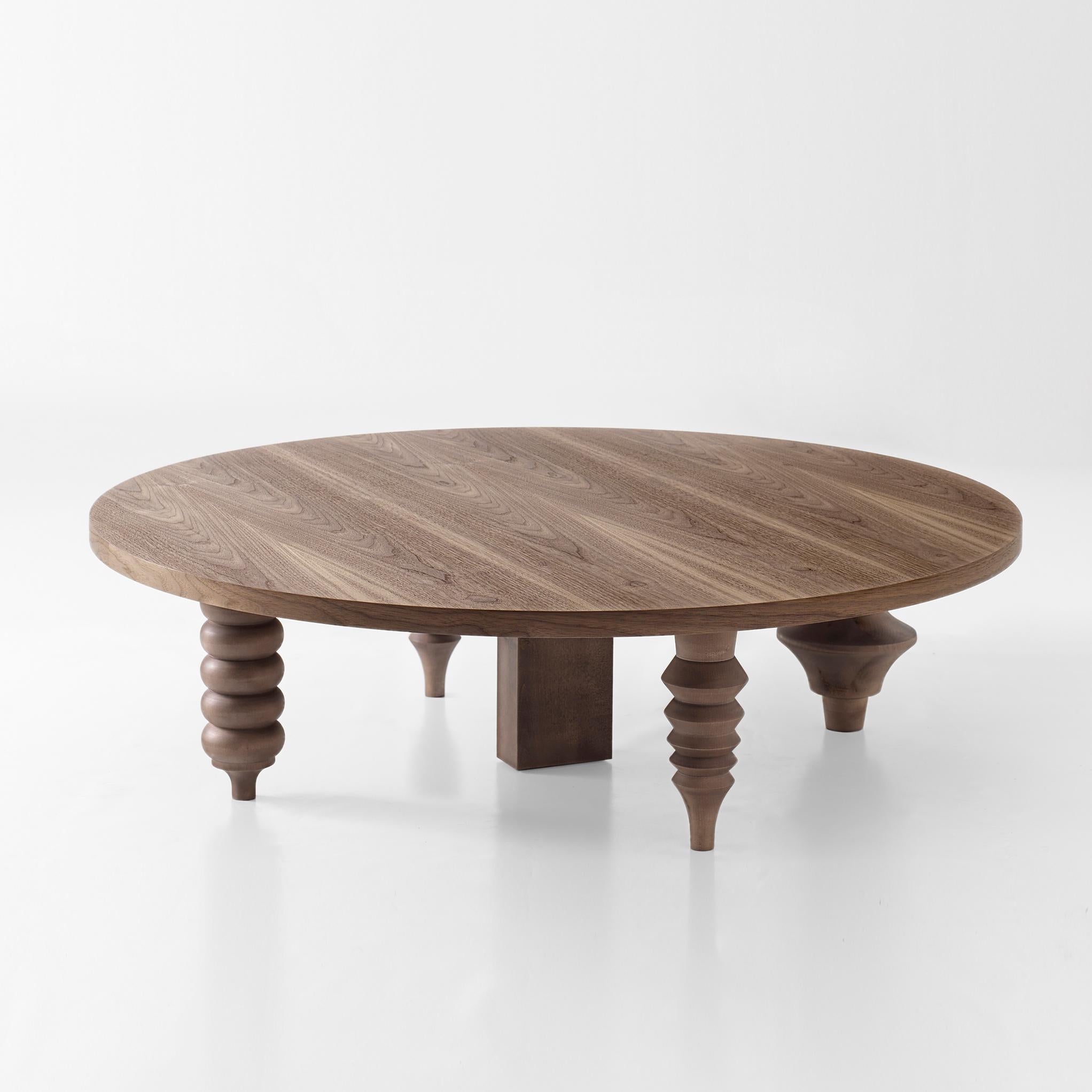 Zeitgenössischer, abgerundeter, mehrbeiniger, niedriger Jaime Hayon-Holztisch von BD Barcelona (21. Jahrhundert und zeitgenössisch) im Angebot
