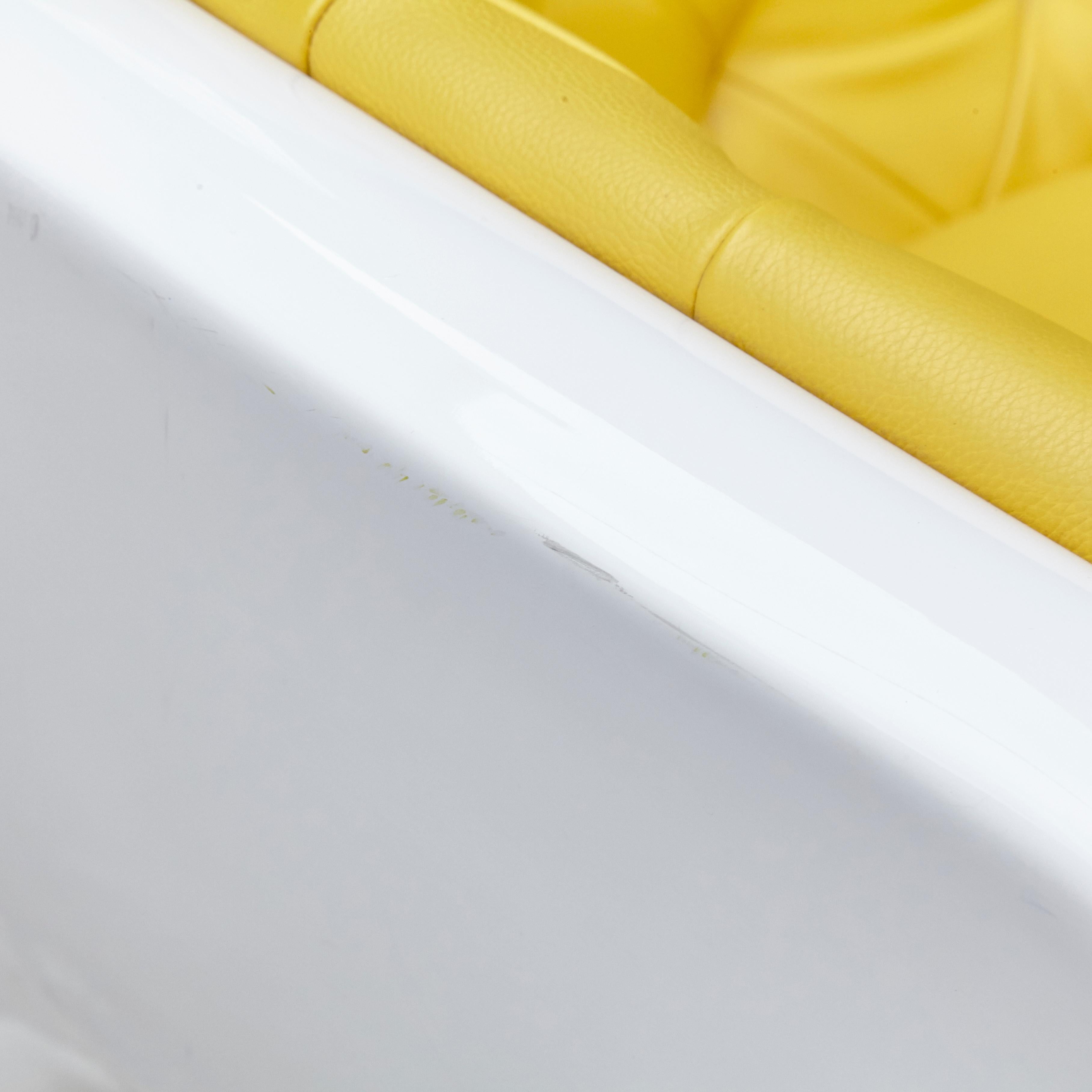 Zeitgenössischer Showtime-Sessel von Jaime Hayon, weiß lackiert und gelb im Angebot 7