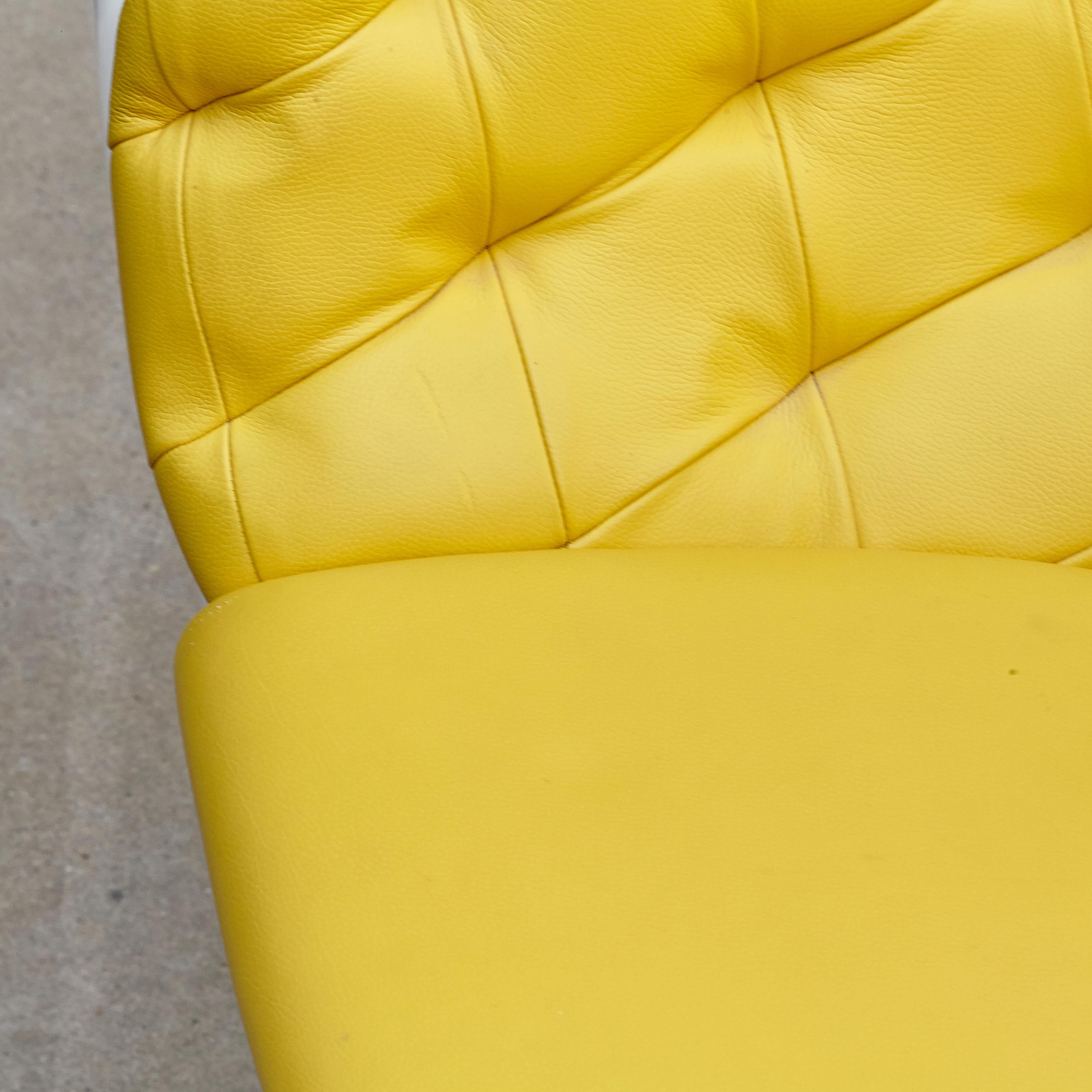 Zeitgenössischer Showtime-Sessel von Jaime Hayon, weiß lackiert und gelb im Angebot 10
