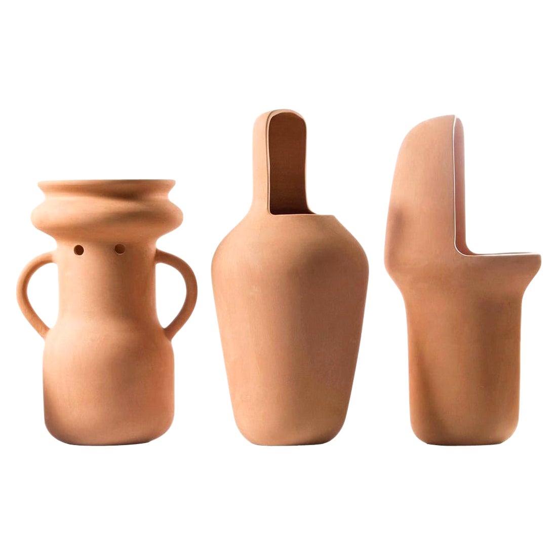 Jaime Hayon Juego Contemporáneo de Jarrones Grandes de Terracota con Gardenias