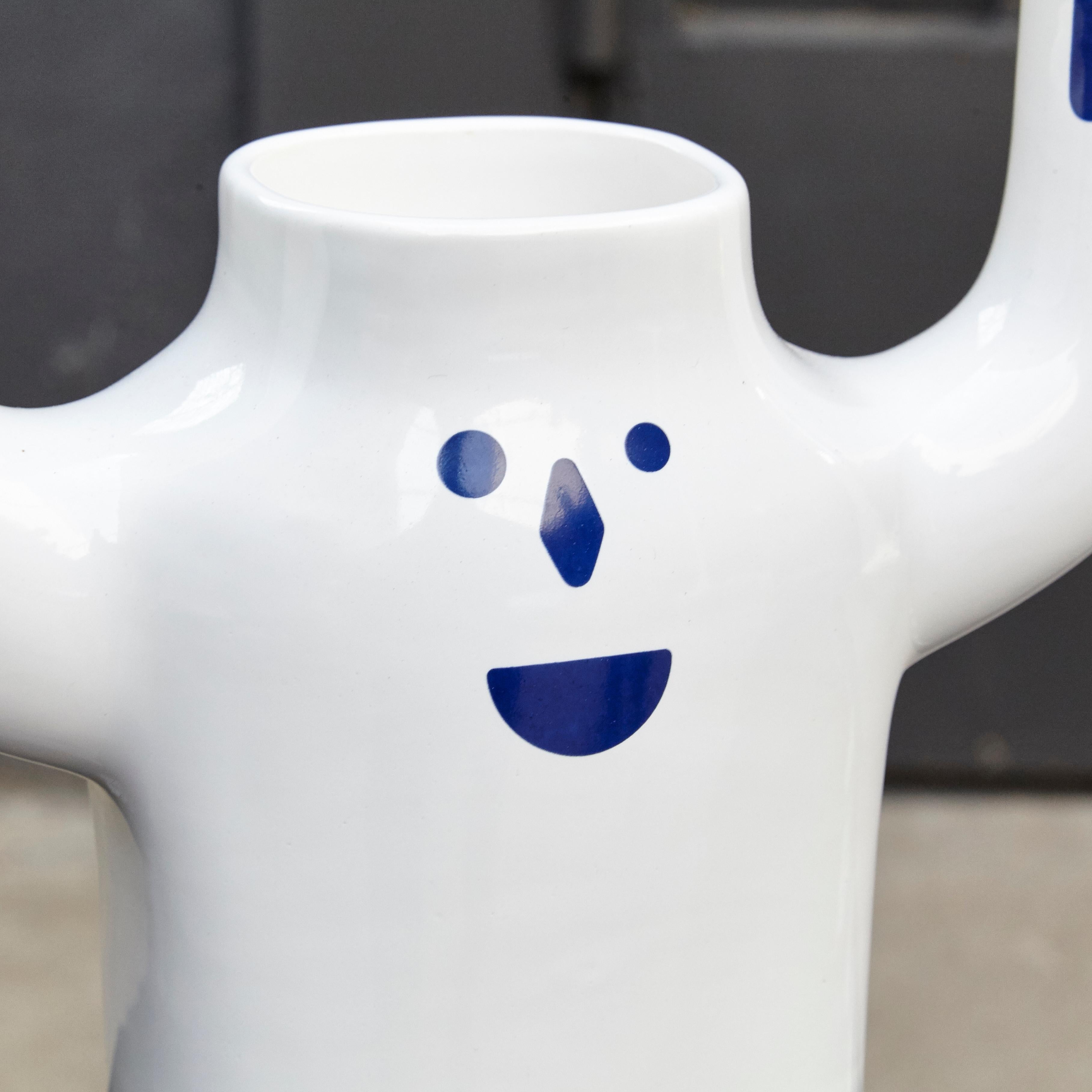 Jaime Hayon Contemporary White Small Glazed Happy Susto Vase (Glasiert) im Angebot