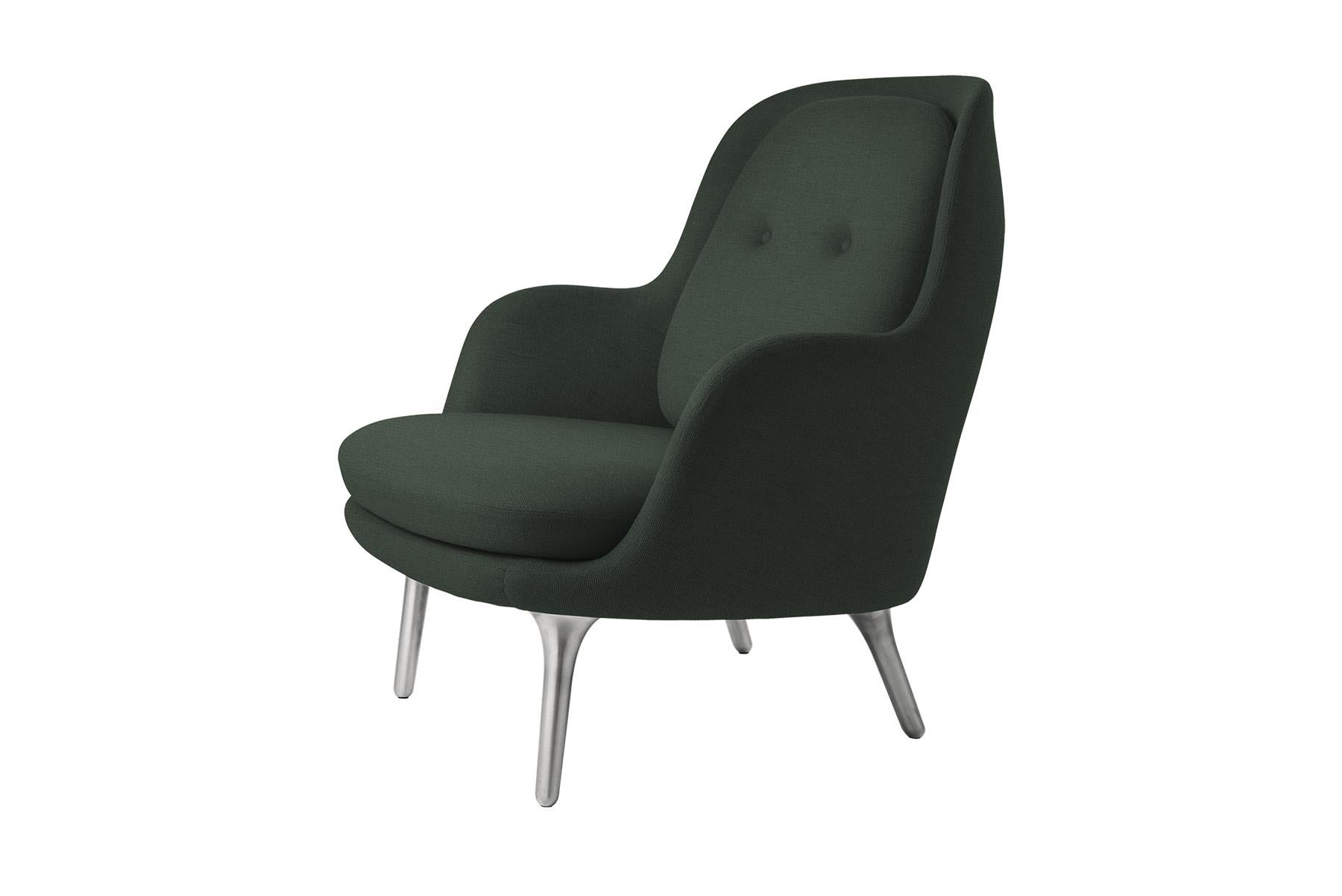 The Fri easy chair illustrates the essence of an open and welcoming chair, that suits any interior with the ambition of a Nordic, serene expression. The Fri easy chair can be upholstered in Fritz Hansen Selection colours in fabric, and the base