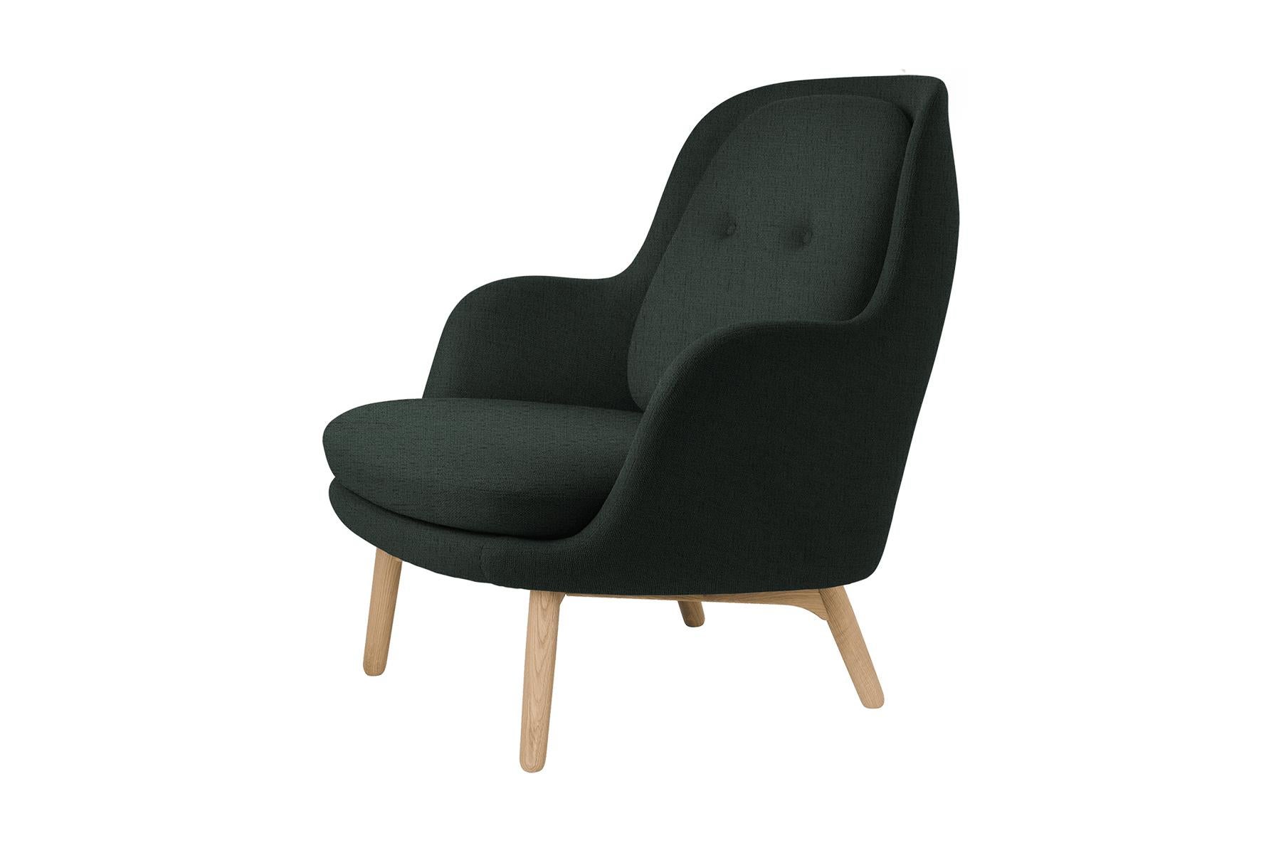 The Fri easy chair illustrates the essence of an open and welcoming chair, that suits any interior with the ambition of a Nordic, serene expression. The Fri easy chair can be upholstered in Fritz Hansen Selection colours in fabric, and the base