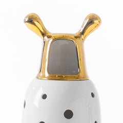 Vaso in gres smaltato "Showtime 10" in oro bianco numero 5 di Jaime Hayon