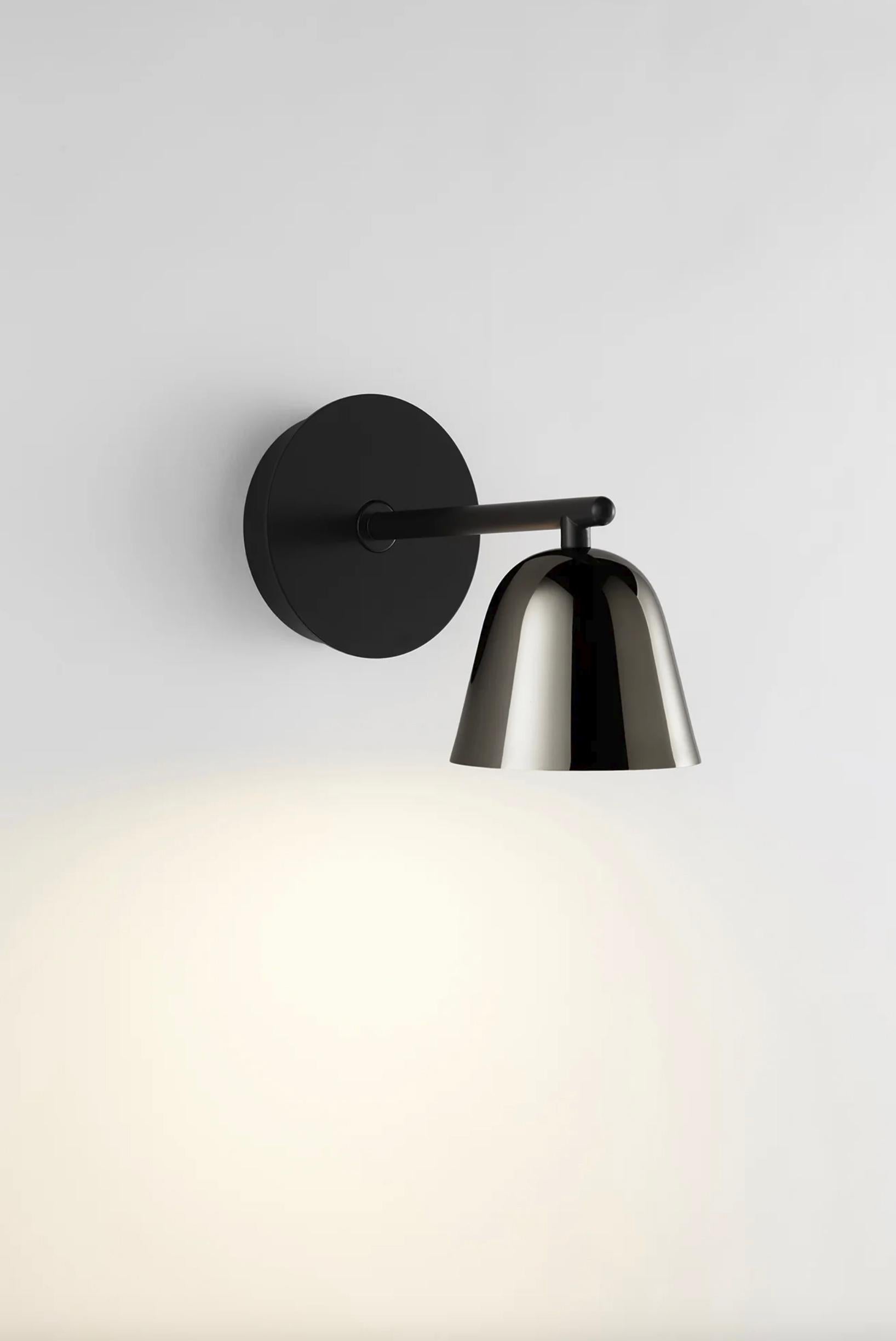 Jaime Hayon Lighto A Aplique De Parachilna Negro Mate-Cromo Negro Copa 

Se trata de una colección delgada pero característica. Tan sencillo y a la vez tan único, con unos acabados impresionantes.

Detalles del producto
Estructura de acero

Lámpara