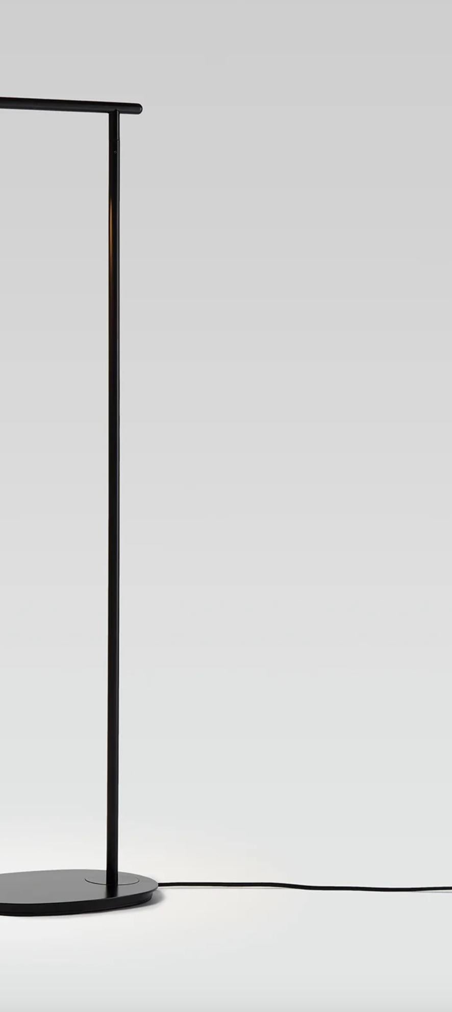 XXI secolo e contemporaneo Jaime Hayon Lighto P Floor Black Matte- Lampada a tazza nera cromata per Parachilna in vendita