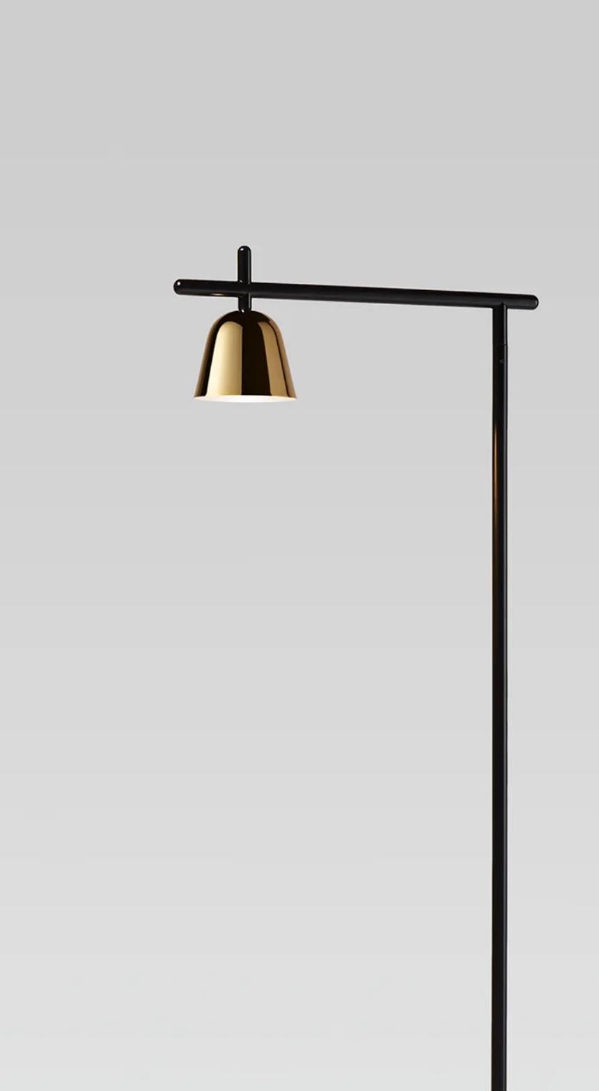 Jaime Hayon Lighto P Lampada da terra nera opaca e dorata lucida per Parachilna

Si tratta di una collezione magra ma caratteristica. Così semplice e allo stesso tempo così unico, con rifiniture straordinarie.

Dettagli del prodotto
Struttura in