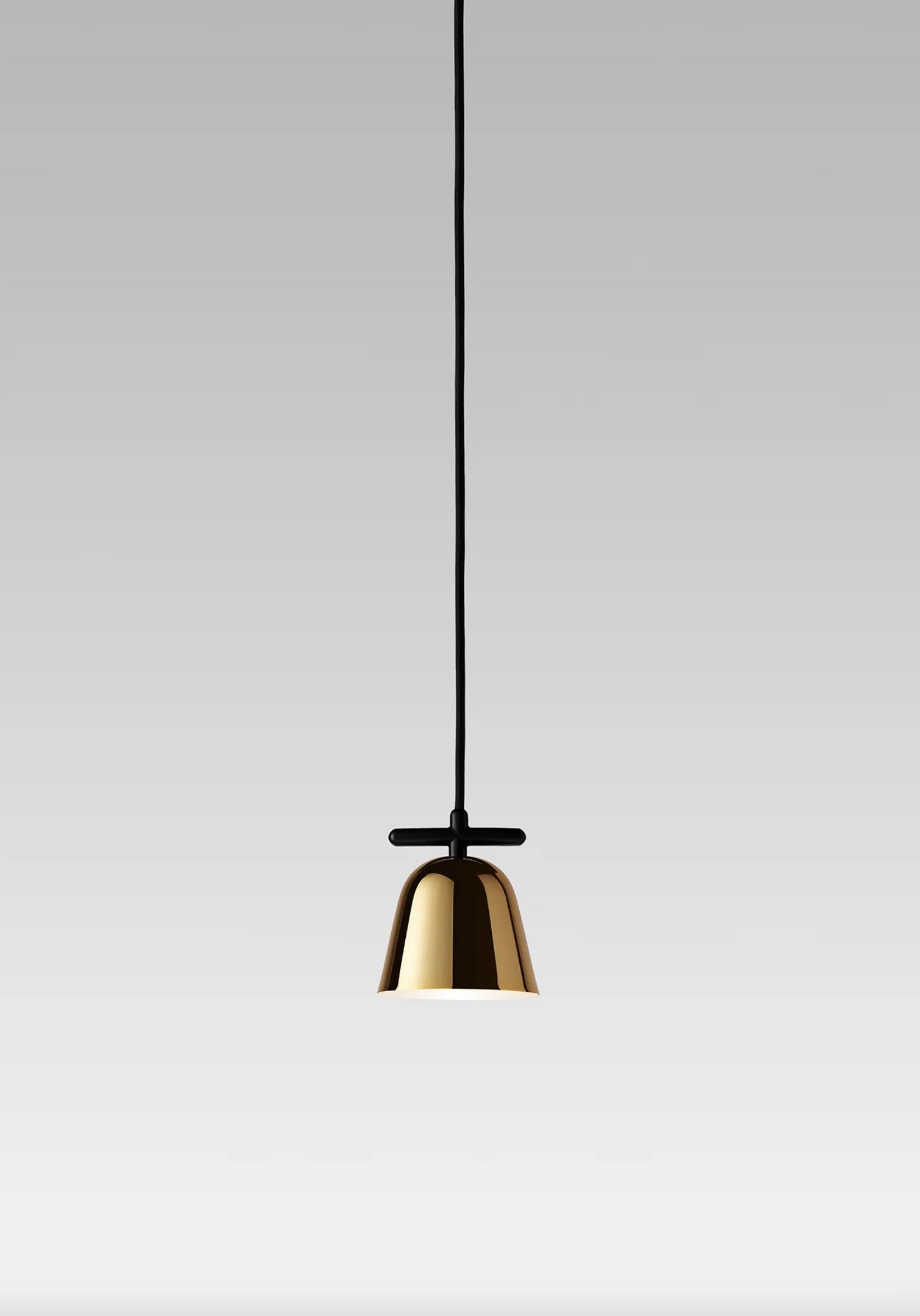 Jaime Hayon Lighto T Pe Lampada a sospensione nera opaca per Parachilna 

Si tratta di una collezione magra ma caratteristica. Così semplice e allo stesso tempo così unico, con rifiniture straordinarie.

Dettagli del prodotto
Struttura in