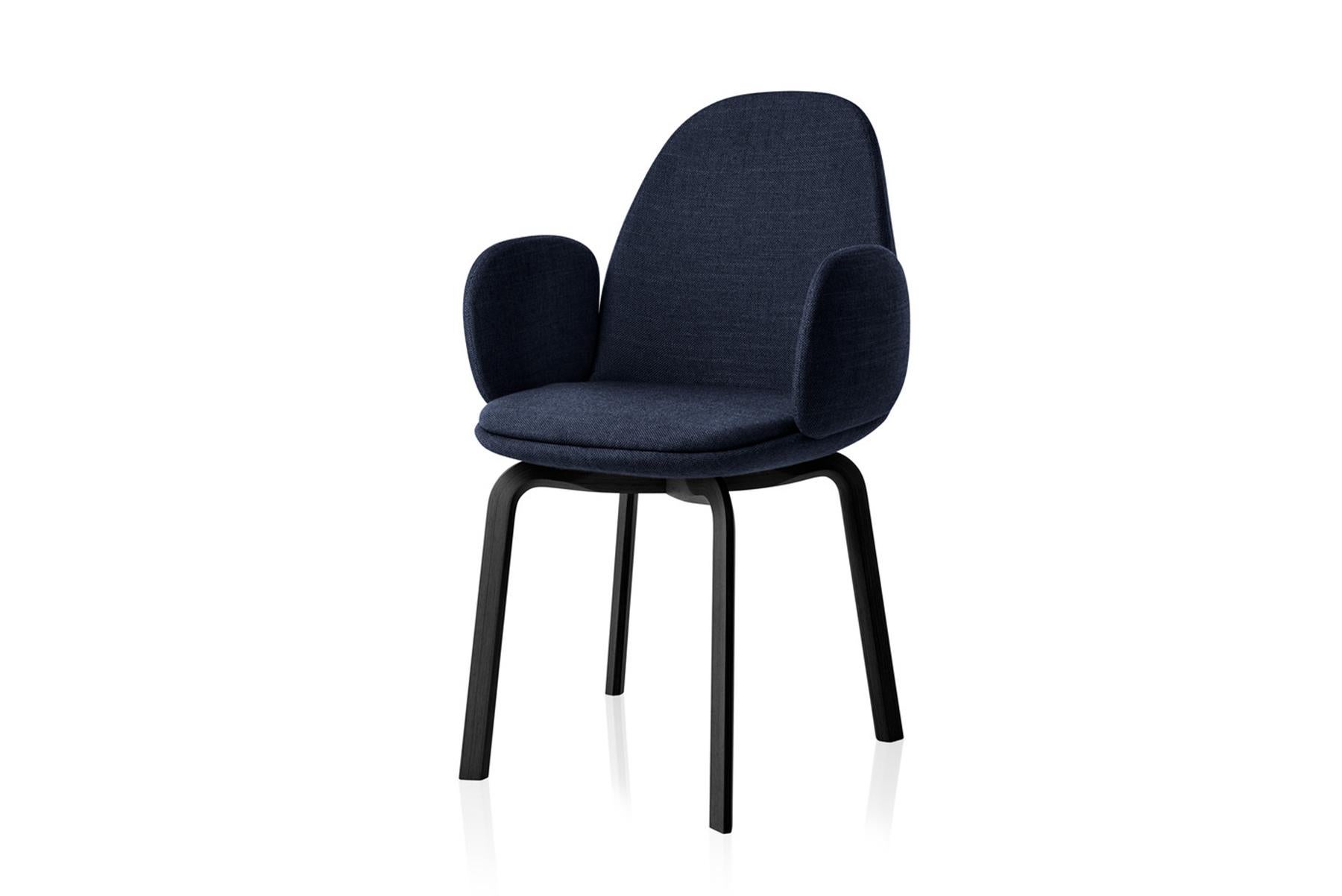 Sammen is a soft and comfortable chair designed by Jaime Hayon. Sammen is instantly likable because it is an honest, modern and simple chair, a comfortable seat that makes you feel relaxed and free to share your thoughts with everyone around the
