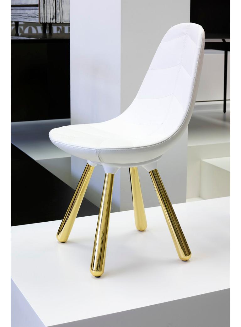 Golden and shining, these luxury dining chairs belong at a royal banquet. Highly polished metal legs and soft leather make a noble seat fit for the most aristocratic character. Jaime Hayon took inspiration from Tudor England and imagined a large and