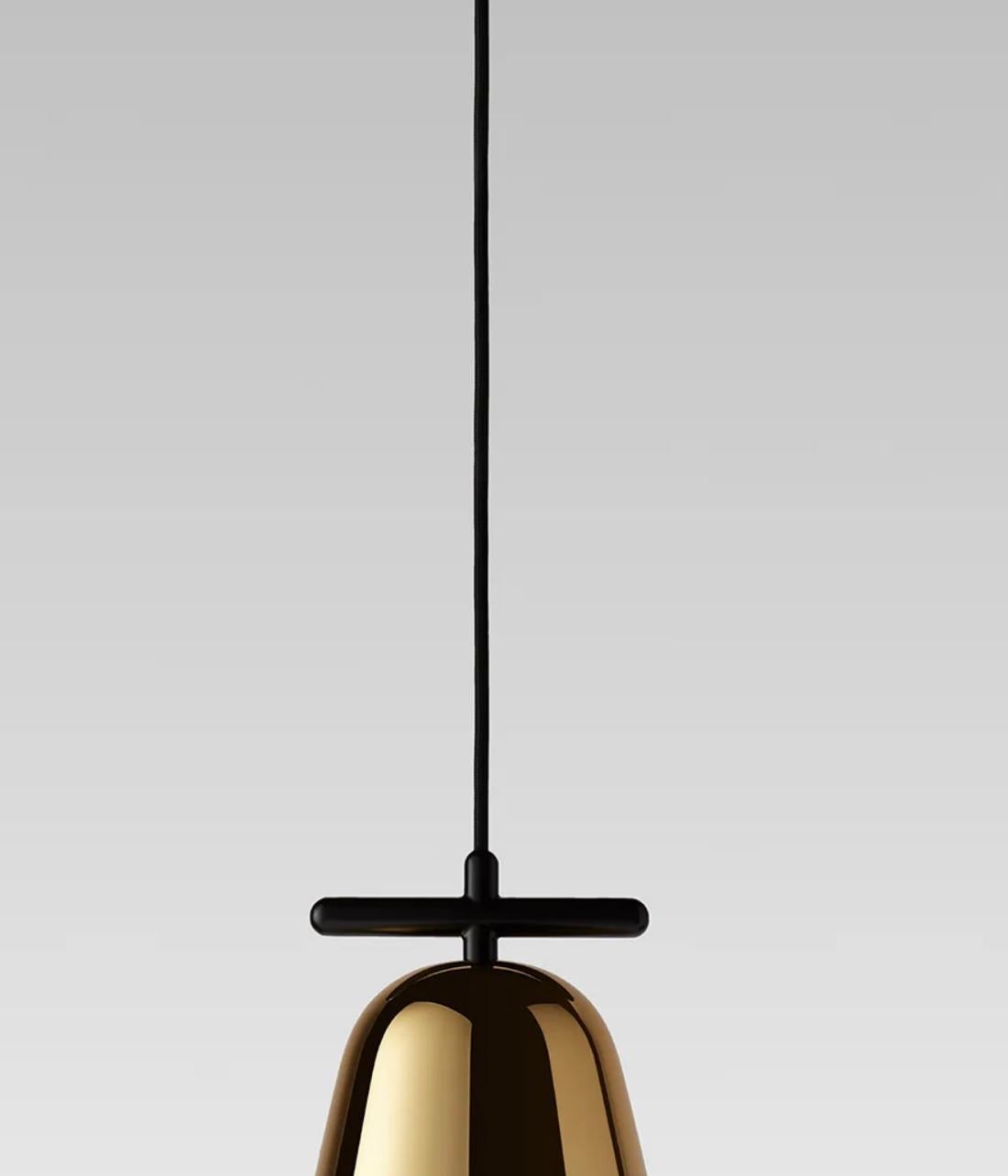 XXI secolo e contemporaneo Jaime Hayson Lighto T Gr Lampada a sospensione dorata e lucida per Parachilna in vendita