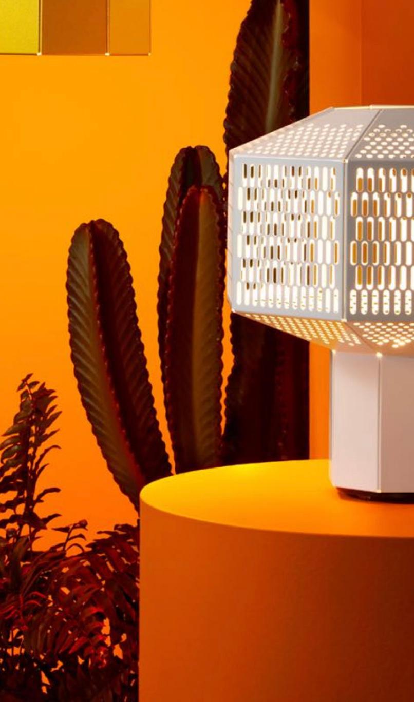 Jaime Hayson Ma-Rock M, weiße Tischlampe für Parachilna, Jaime Hayson (Moderne der Mitte des Jahrhunderts) im Angebot
