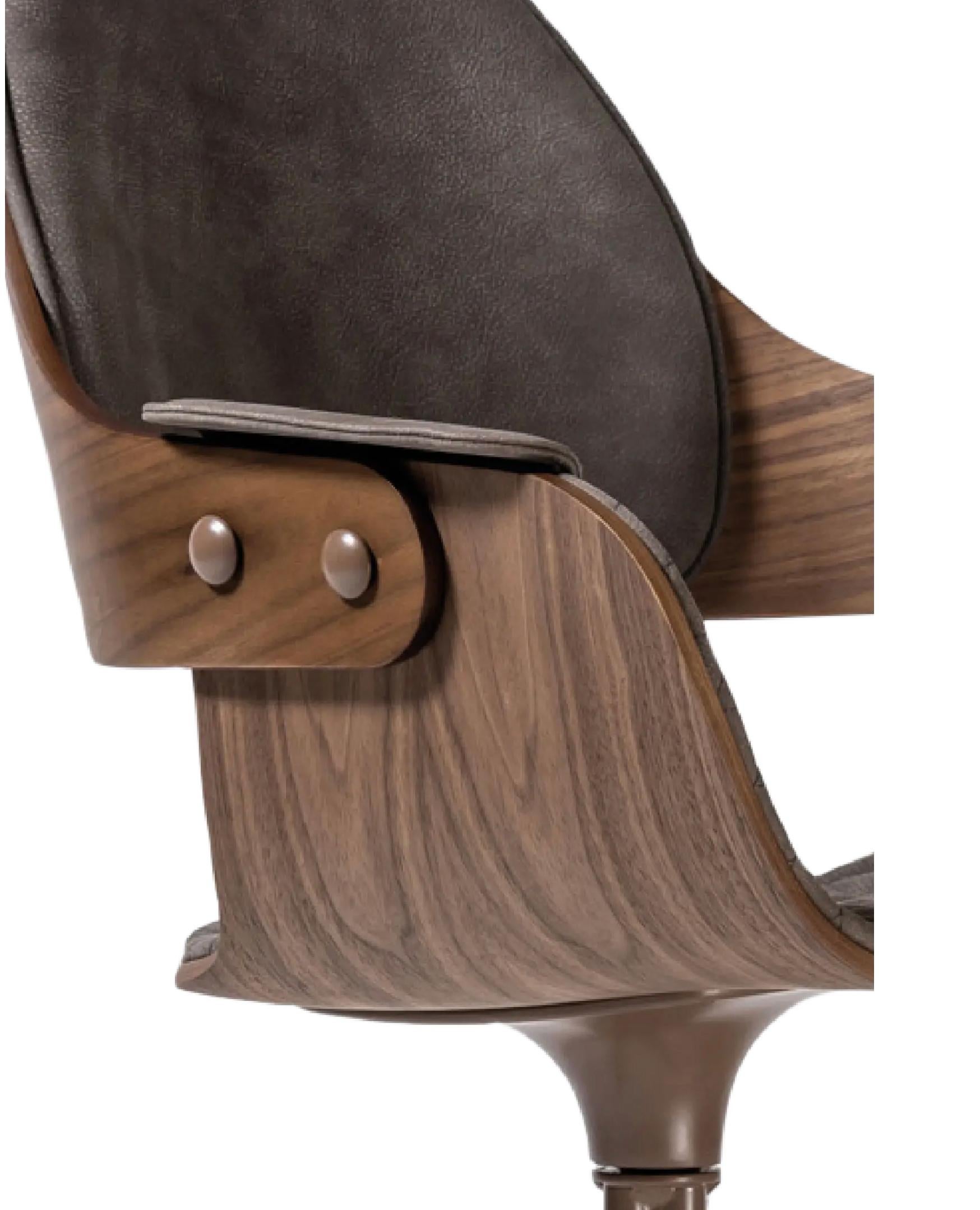Jaime Hayson Swivel Legs Upholstered Nabuk Showtime Nude Chair For Bd Barcelona For Sale 3
