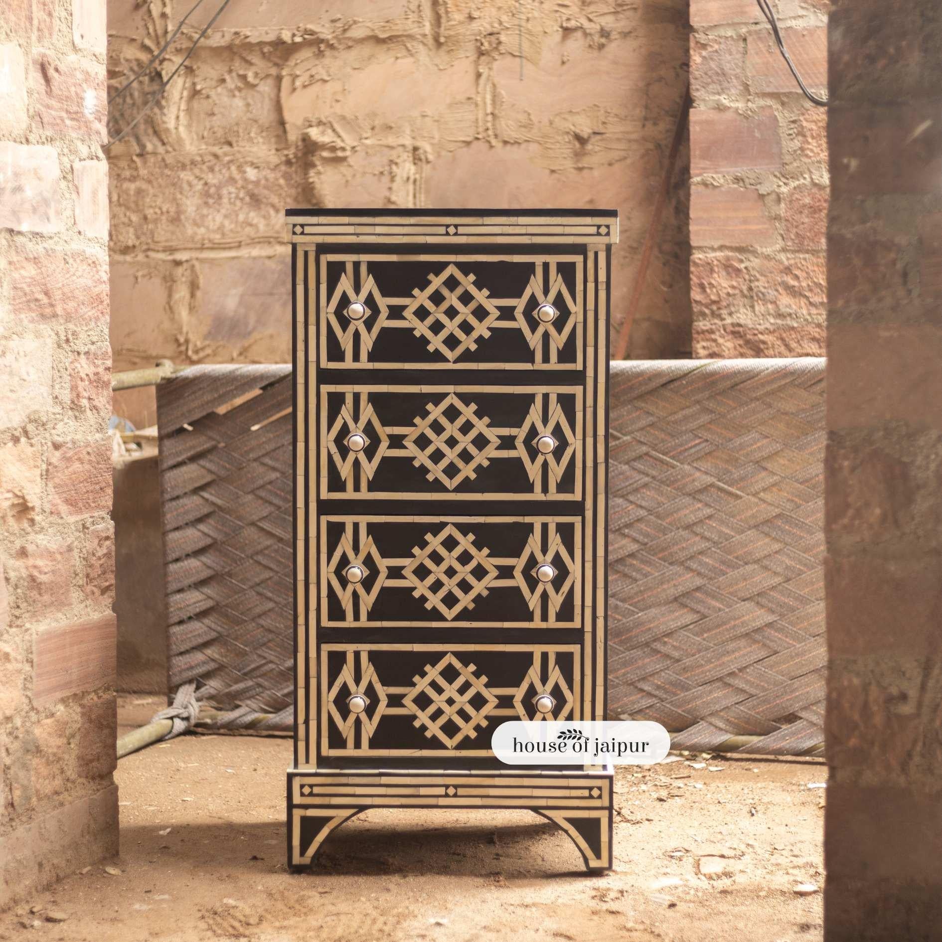 Art Déco Jaipur Cassettone con intarsio in osso nero - Cassettiera di House of Jaipur in vendita