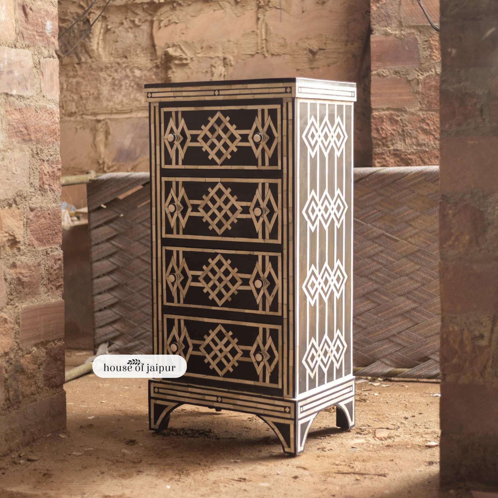 Indiano Jaipur Cassettone con intarsio in osso nero - Cassettiera di House of Jaipur in vendita