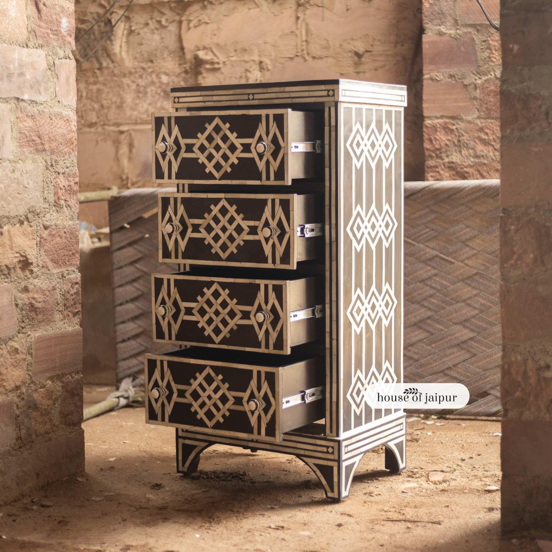 Jaipur Cassettone con intarsio in osso nero - Cassettiera di House of Jaipur in vendita 1