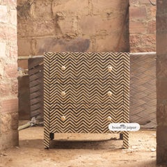 Jaipur Chevron Kommode mit Knocheneinlage von House of Jaipur