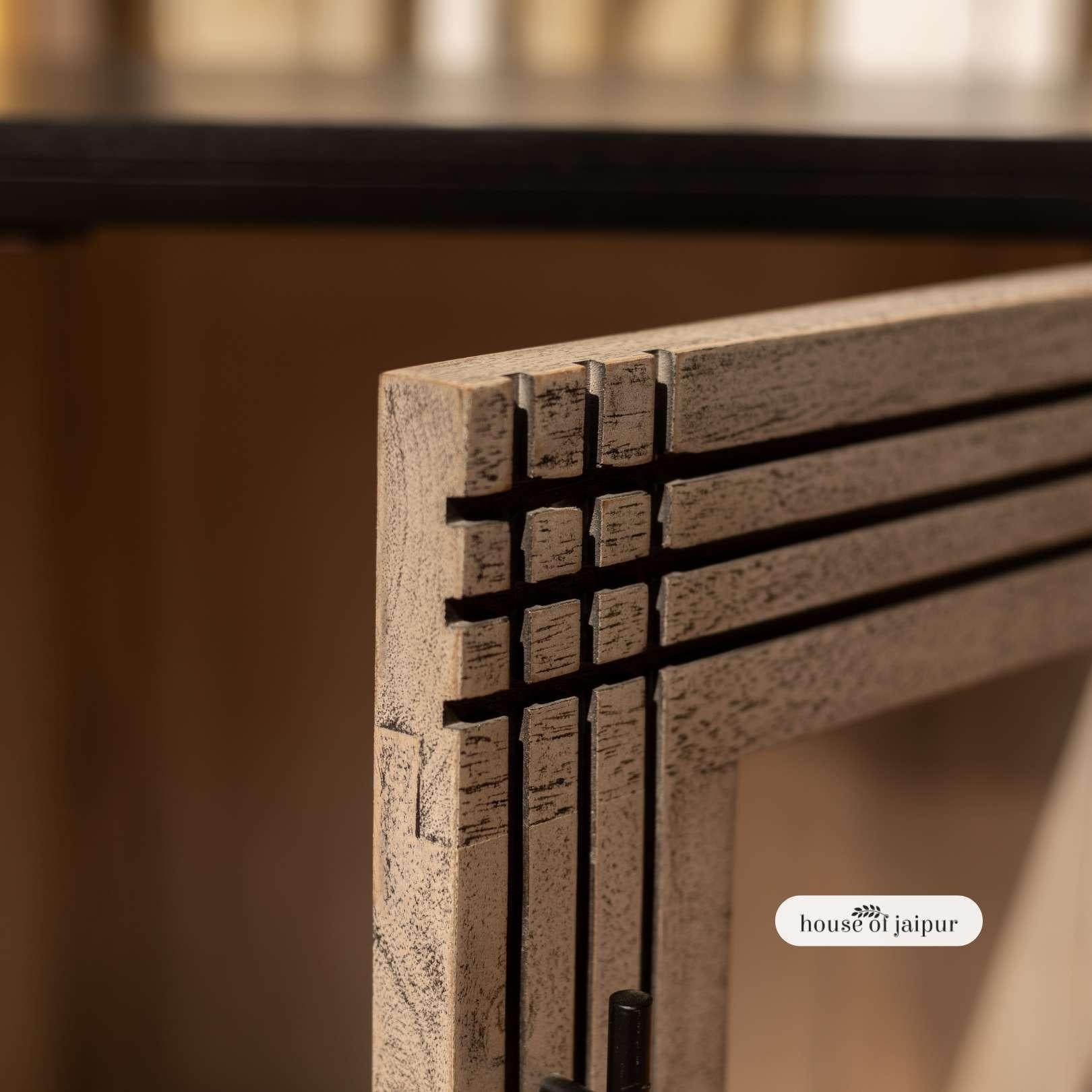 Jaipur Distressed Linea Media Console - Linea Collection'S di House of Jaipur In condizioni Nuovo in vendita a New York, NY