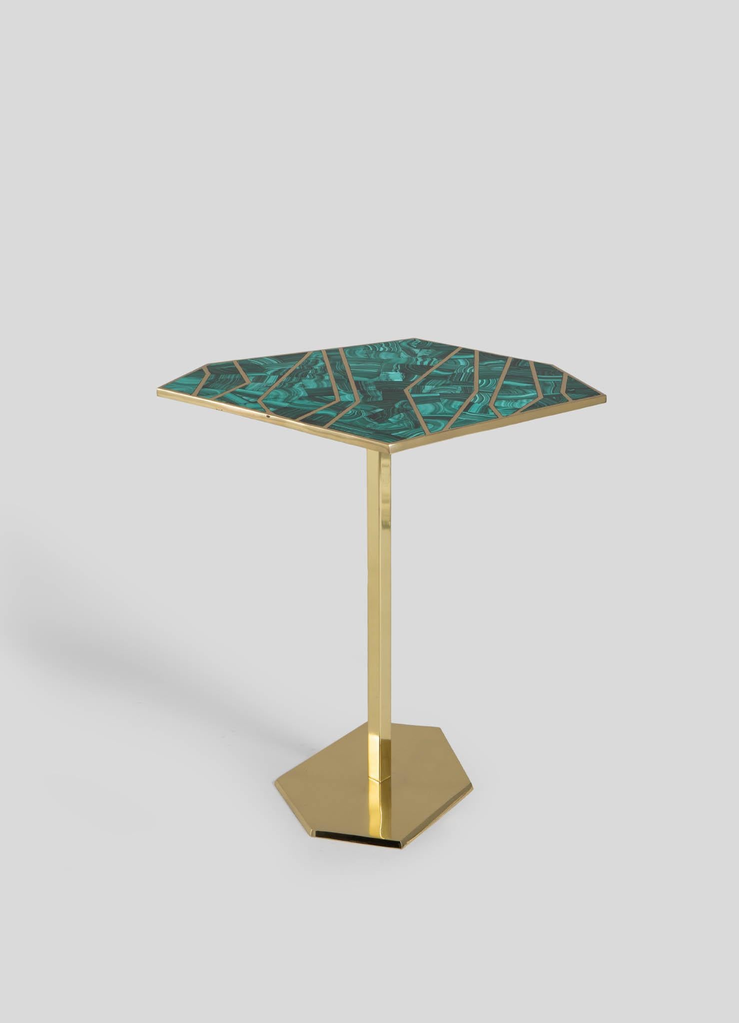 Mesa auxiliar Jaipur Verde Pequeña de latón y piedra semipreciosa Indio en venta