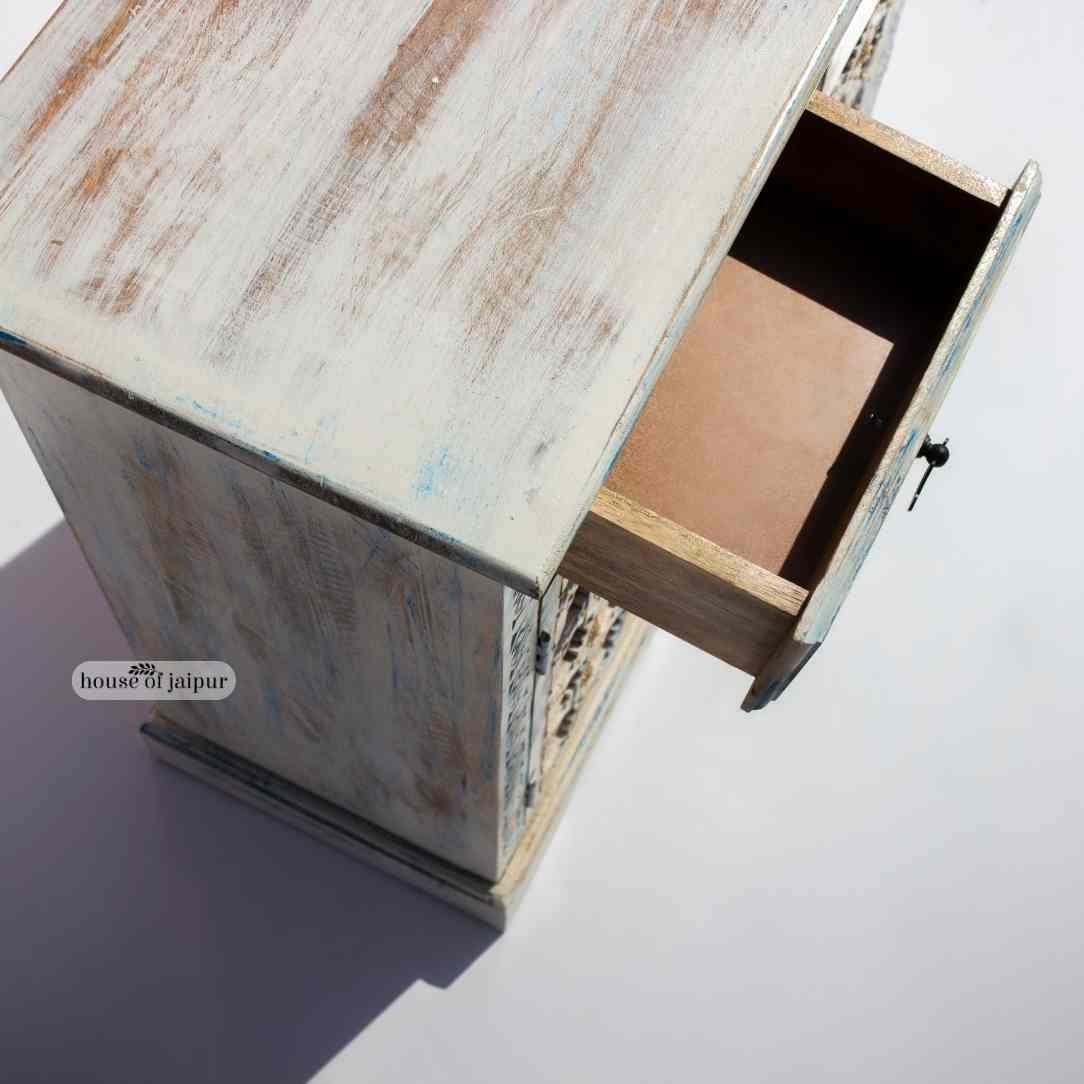 Indiano Armadietto Jaipur Haveli in teak e ottone recuperato di House of Jaipur in vendita