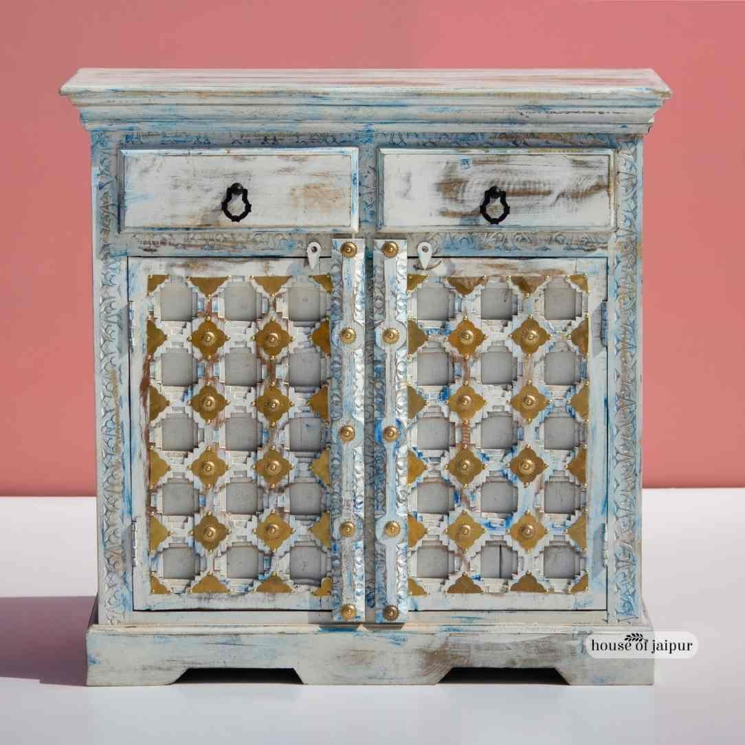 Intagliato a mano Armadietto Jaipur Haveli in teak e ottone recuperato di House of Jaipur in vendita