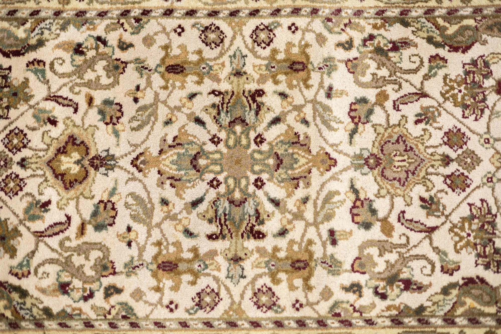 Jaipur Rug 2'7'' x 10'5'' In New Condition For Sale In New York, NY