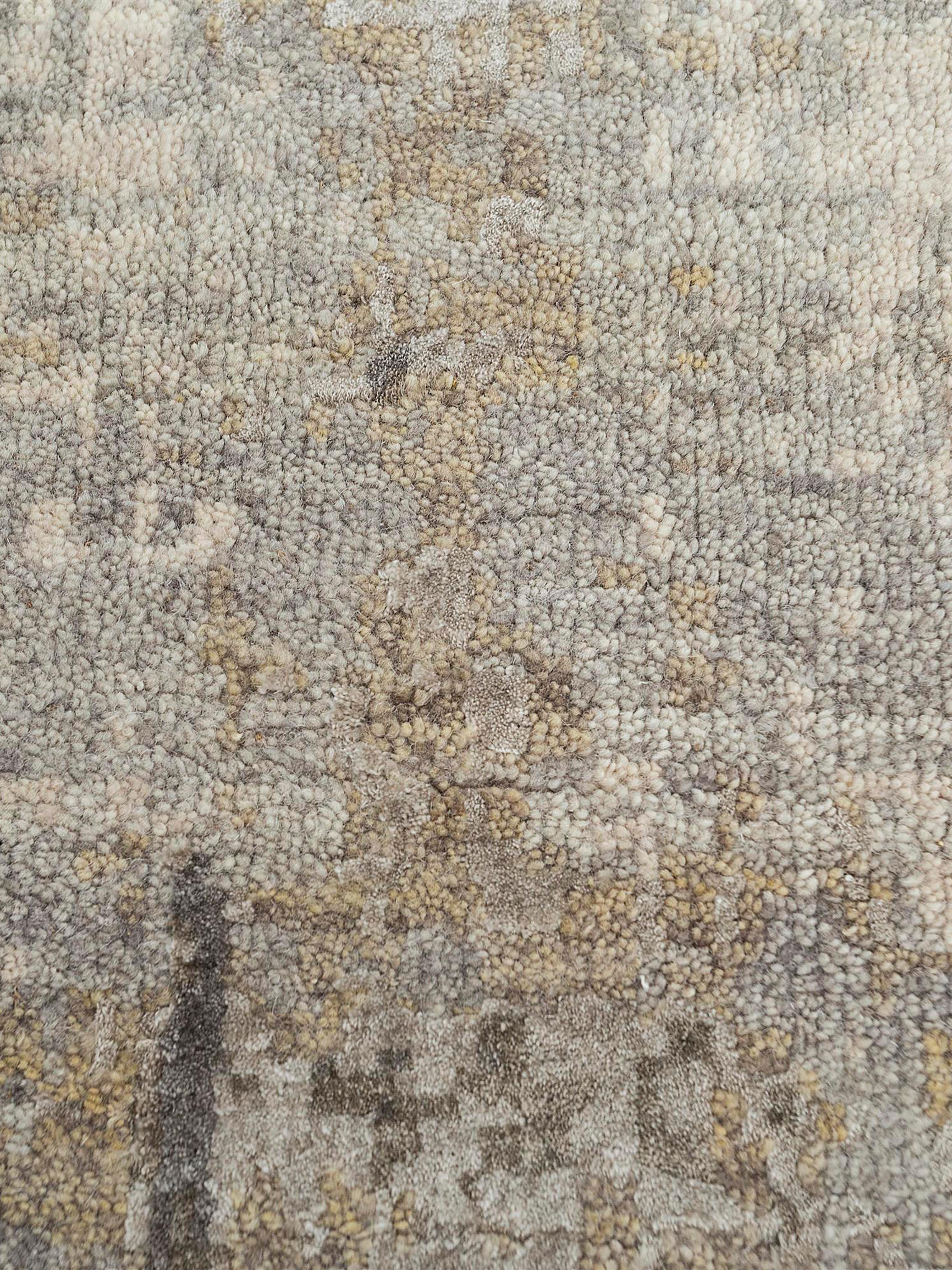 Découvrez des designs modernes pour un espace contemporain avec l'opulente collection Uvenuti. Collection de textures maillées et de motifs abstraits, Uvenuti tisse une atmosphère calme avec des bleus très tendance, des gris saturés et des blancs