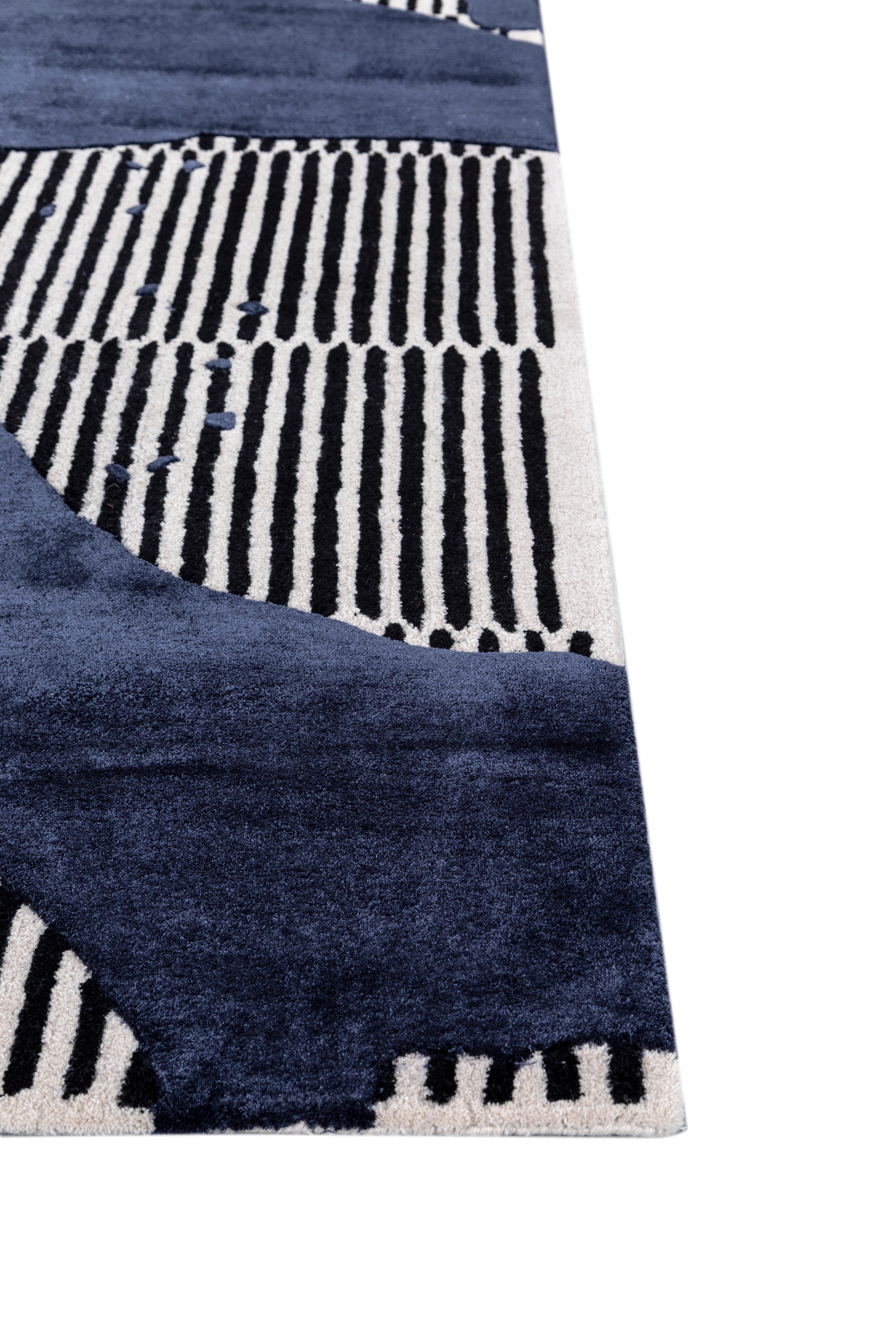 Moderno Tappeto Jaipur Rugs 4x6 Piedi Tappeto trapuntato a mano in lana e viscosa moderno blu in vendita