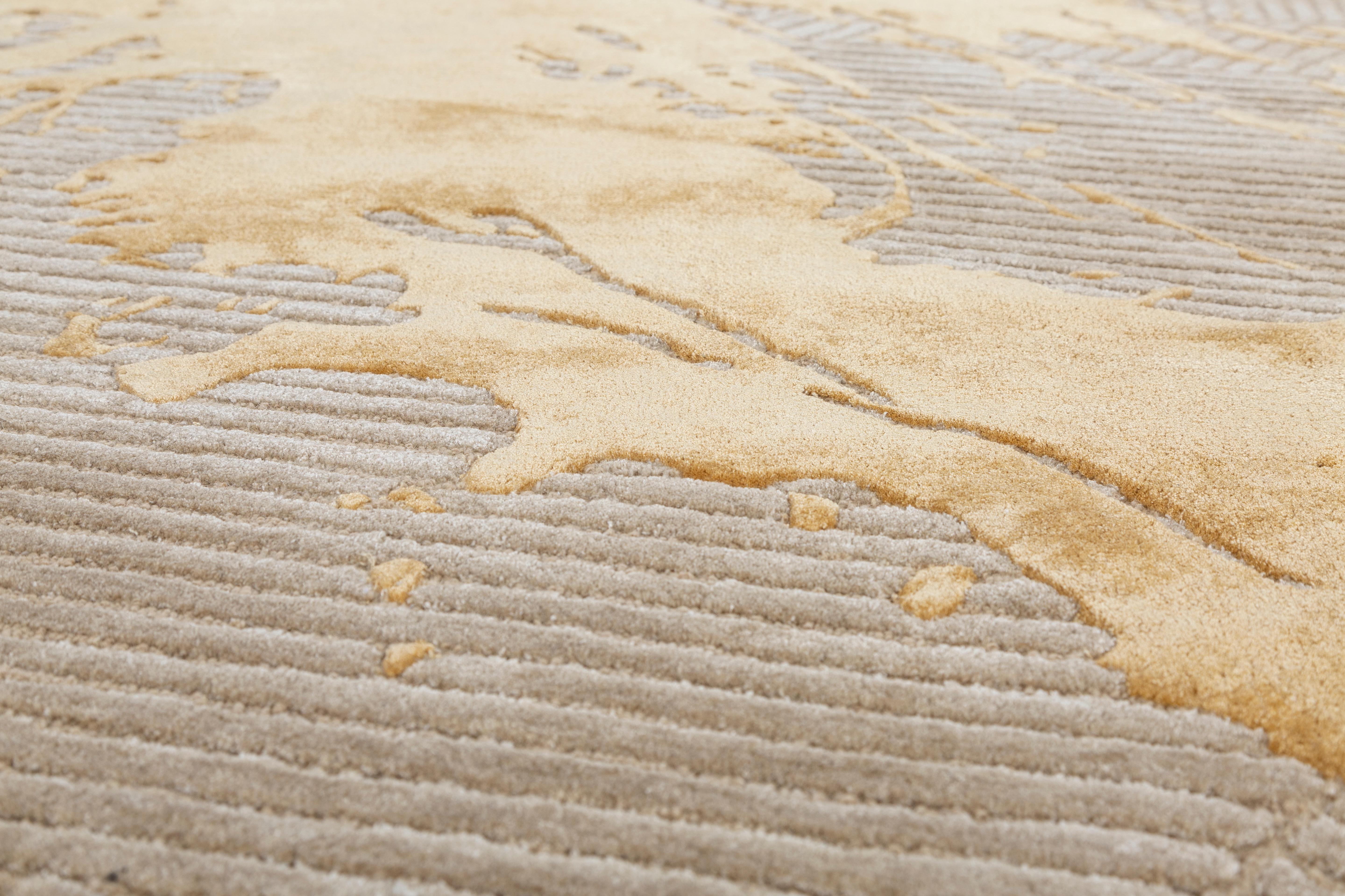 Jaipur Rugs Die Adrift Collection ist eine kühne Erkundung der Kontraste, bei der auffällige Schwarz-Weiß-Muster die Grundlage für jedes Stück bilden. Diese monochromen Elemente sorgen für eine starke, zeitlose Aussage, während kräftige Farbtupfer