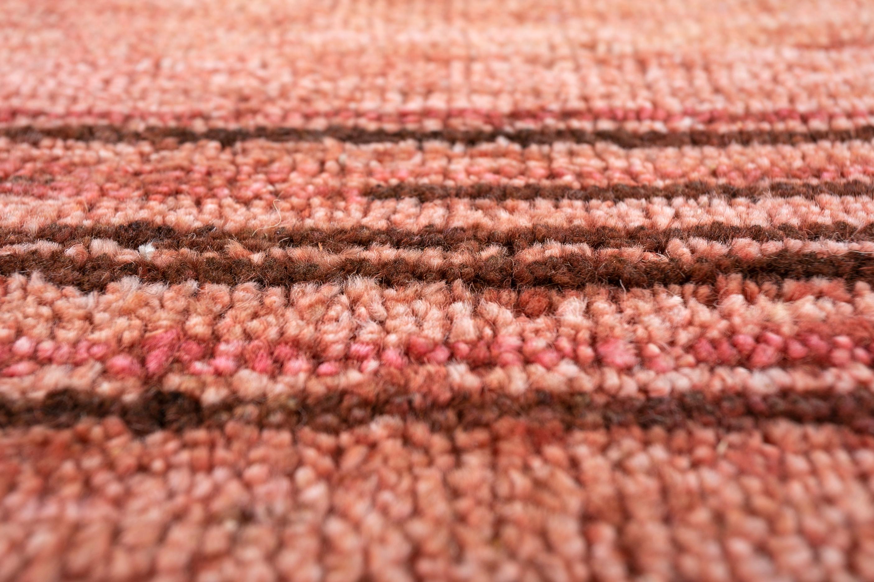 Alfombras Jaipur Con alfombras de pelo modesto y diseños orgánicos que transmiten fluidez y armonía, la Colección Blythe combina hábilmente el encanto artesanal con la sofisticación contemporánea. Su combinación de colores mezcla marrones terrosos,