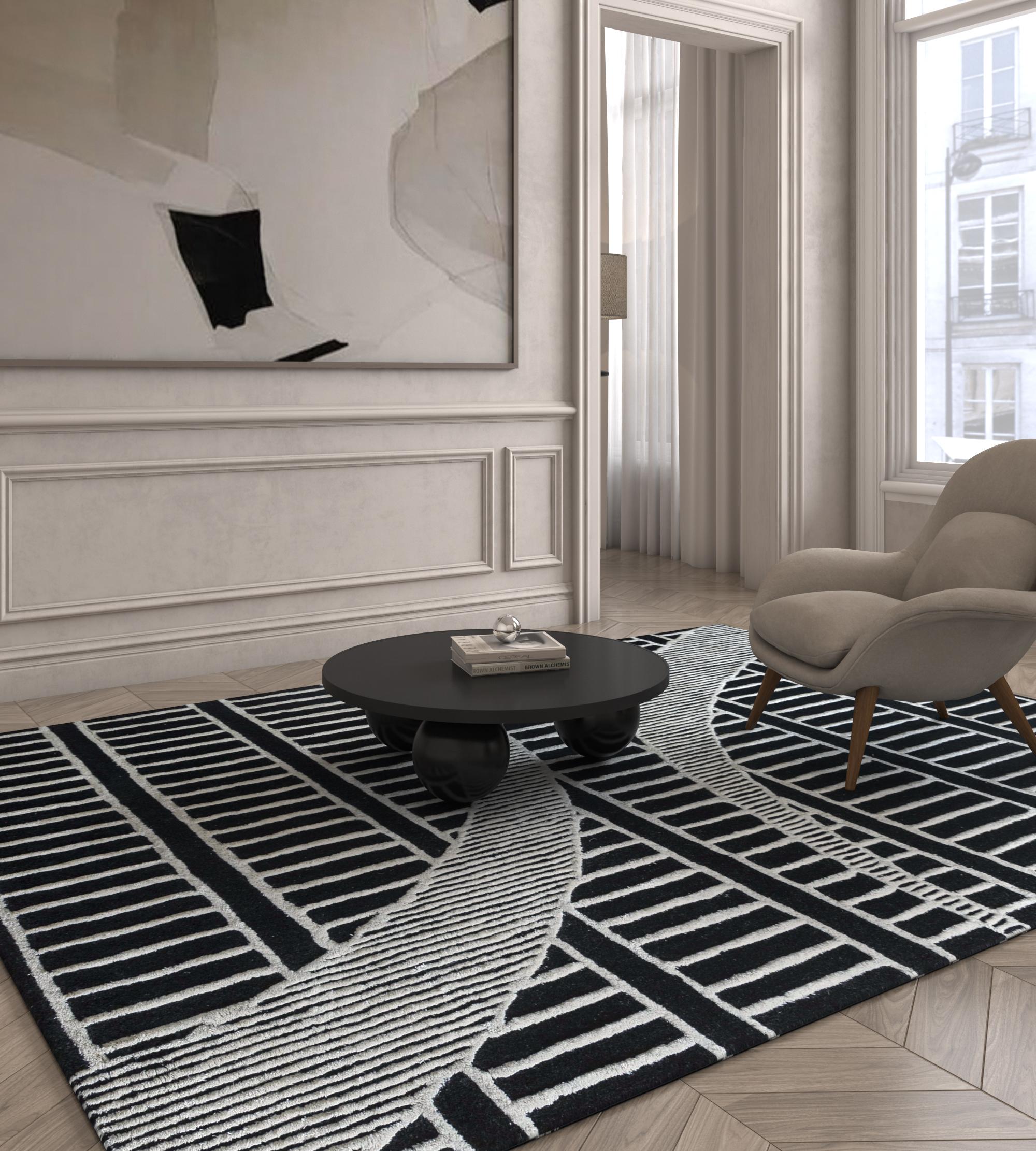 Jaipur Rugs Die Adrift Collection ist eine kühne Erkundung der Kontraste, bei der auffällige Schwarz-Weiß-Muster die Grundlage für jedes Stück bilden. Diese monochromen Elemente sorgen für eine starke, zeitlose Aussage, während kräftige Farbtupfer
