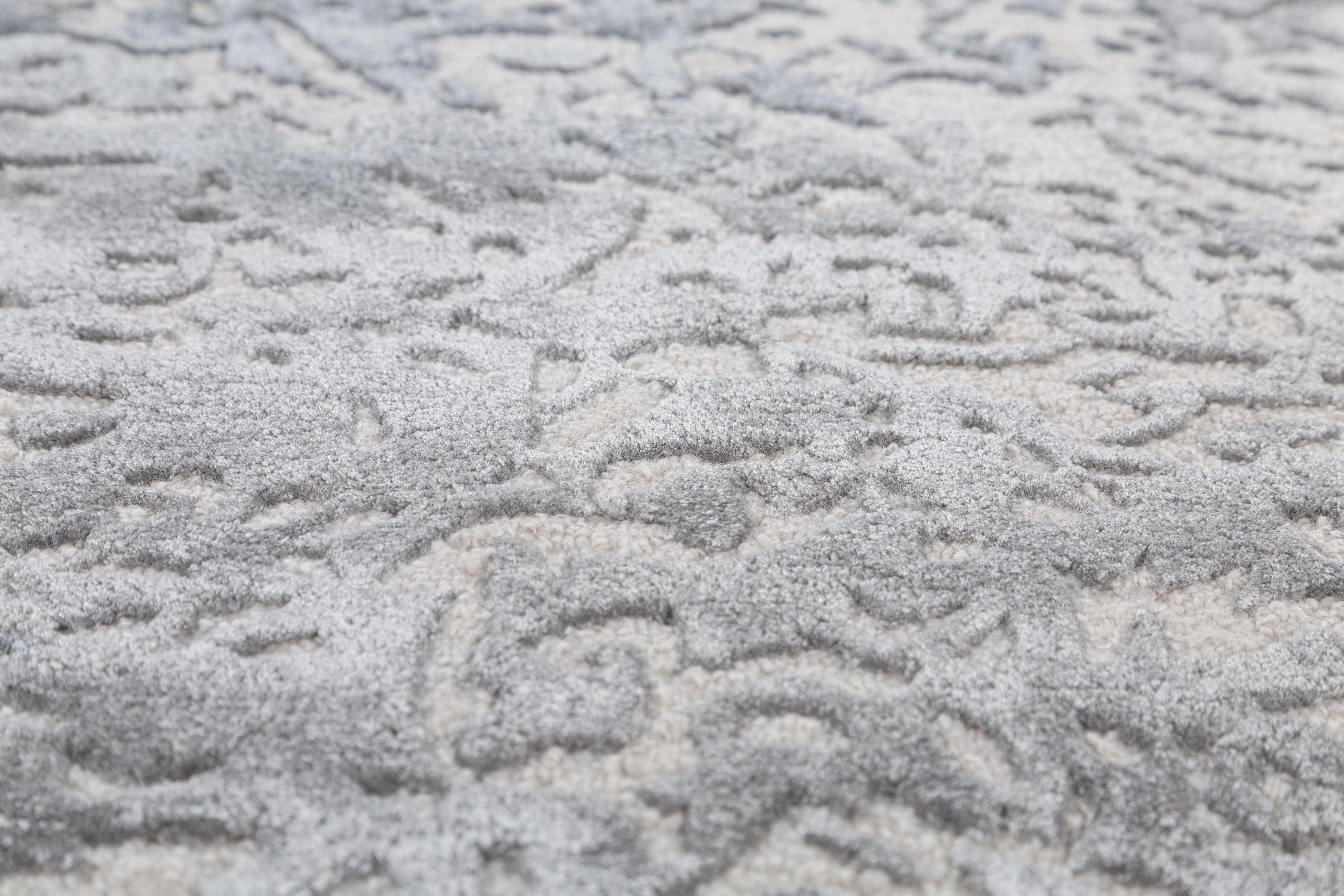 Jaipur Rugs Wie der Name schon sagt, bietet die White Noise Collection handgetuftete Teppiche mit unterbrechenden Linien, die ein Gefühl von geometrischem Fluss vermitteln. Die angedeuteten Details ermöglichen es dem Auge, eine Illusion zu bilden