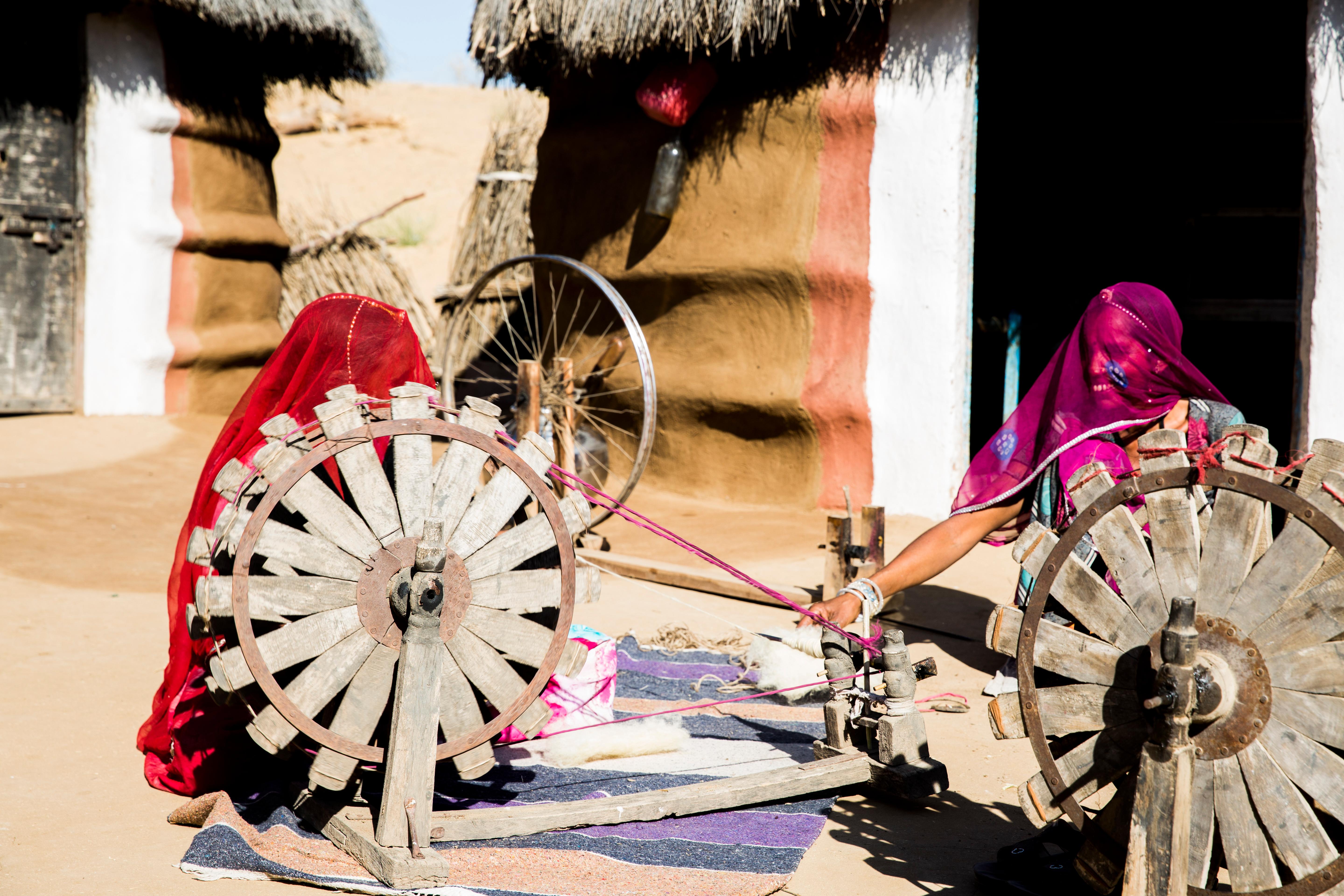 XXI secolo e contemporaneo Jaipur Rugs 6x9 Piedi Tappeto annodato a mano in lana e seta di bambù Avorio Moderno in vendita