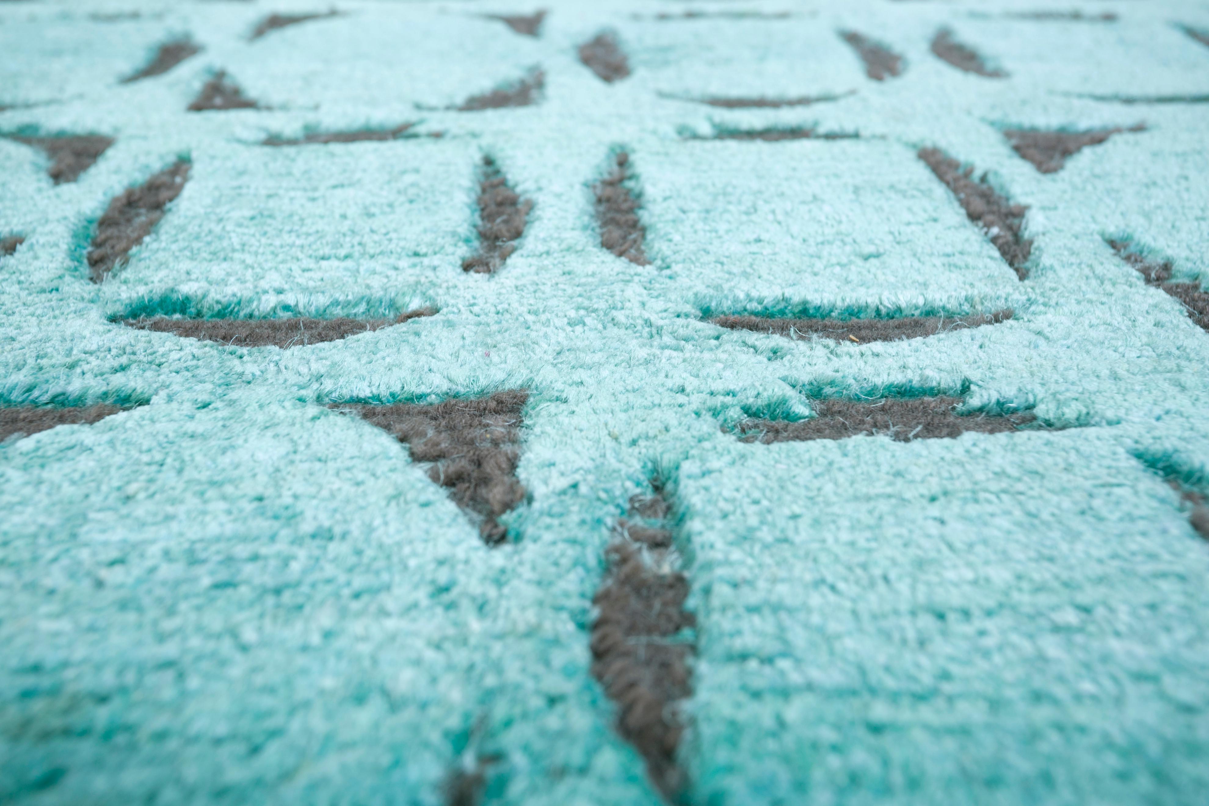 Jaipur Rugs Mit ihrer Ton-in-Ton-Palette heben die Teppiche aus der Azalea Collection sofort die Stimmung in jedem Raum. Diese handgeknüpften Teppiche aus Wolle und Viskose verleihen Böden Wärme und Behaglichkeit und passen zu einer Vielzahl von