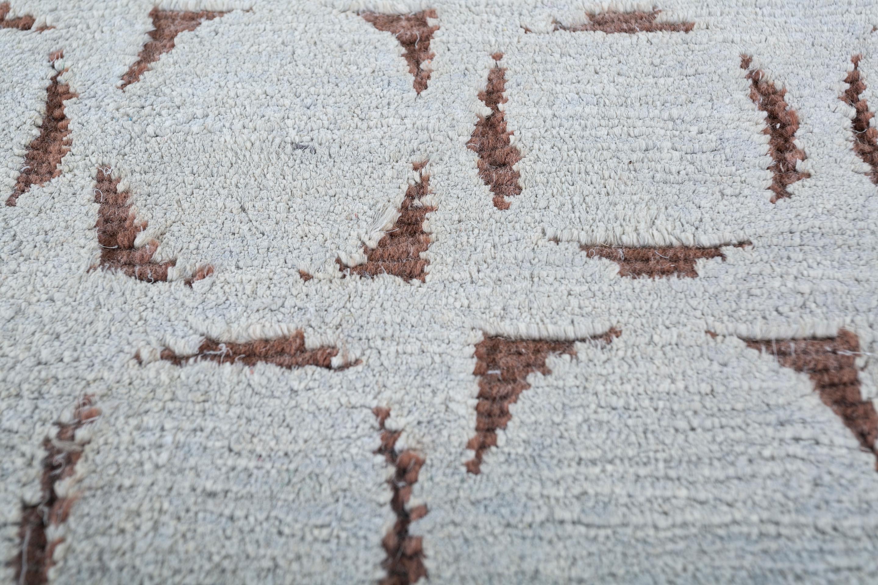 Jaipur Rugs Con la sua palette di colori tono su tono, i tappeti della collezione Azalea risolleveranno immediatamente l'umore di qualsiasi spazio. Questi tappeti in lana e viscosa, annodati a mano, aggiungono calore e comfort ai pavimenti e